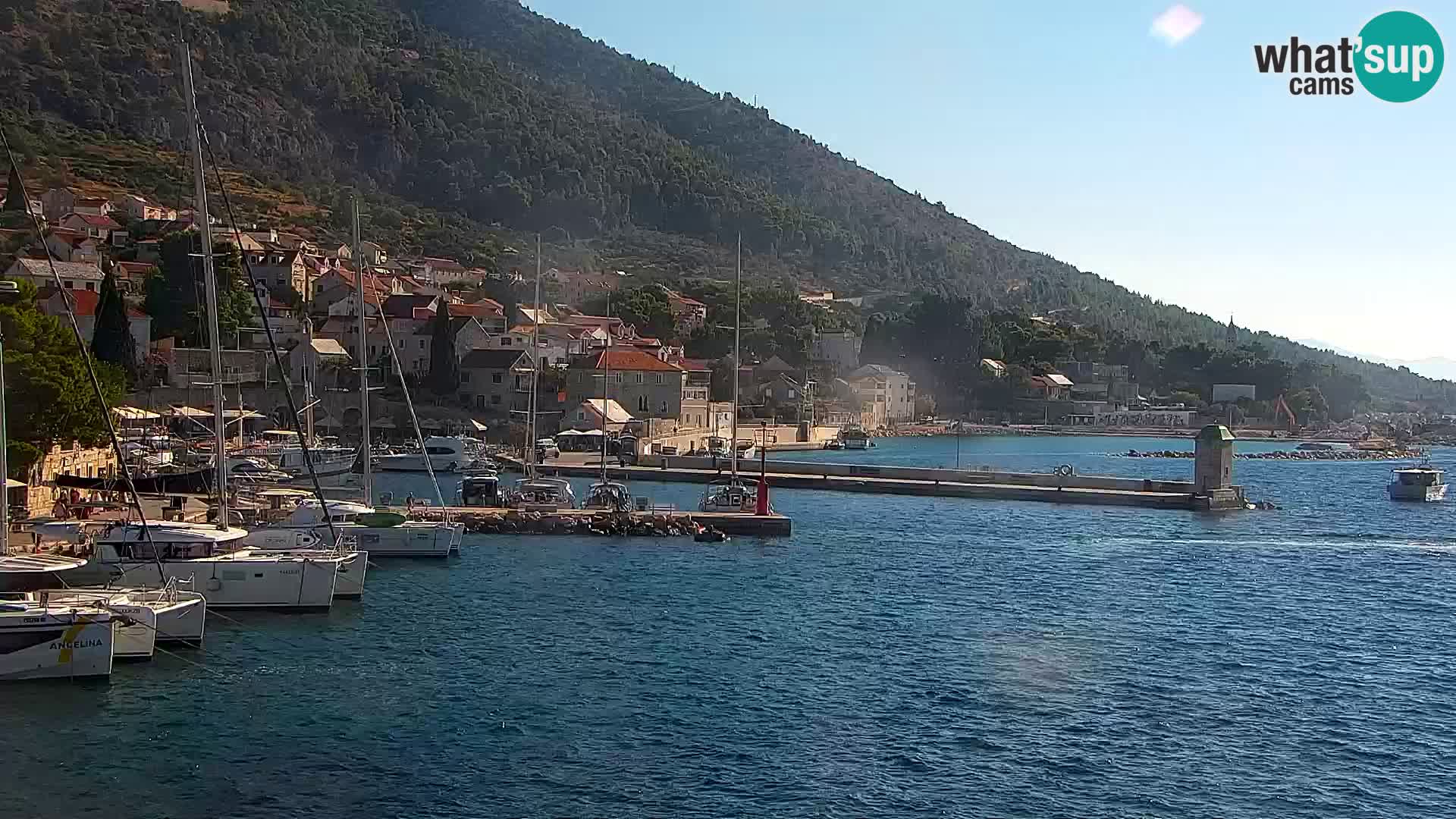 Webcam Bol Hafen & Ortszentrum – Liveblick aus Bol auf der Insel Brač