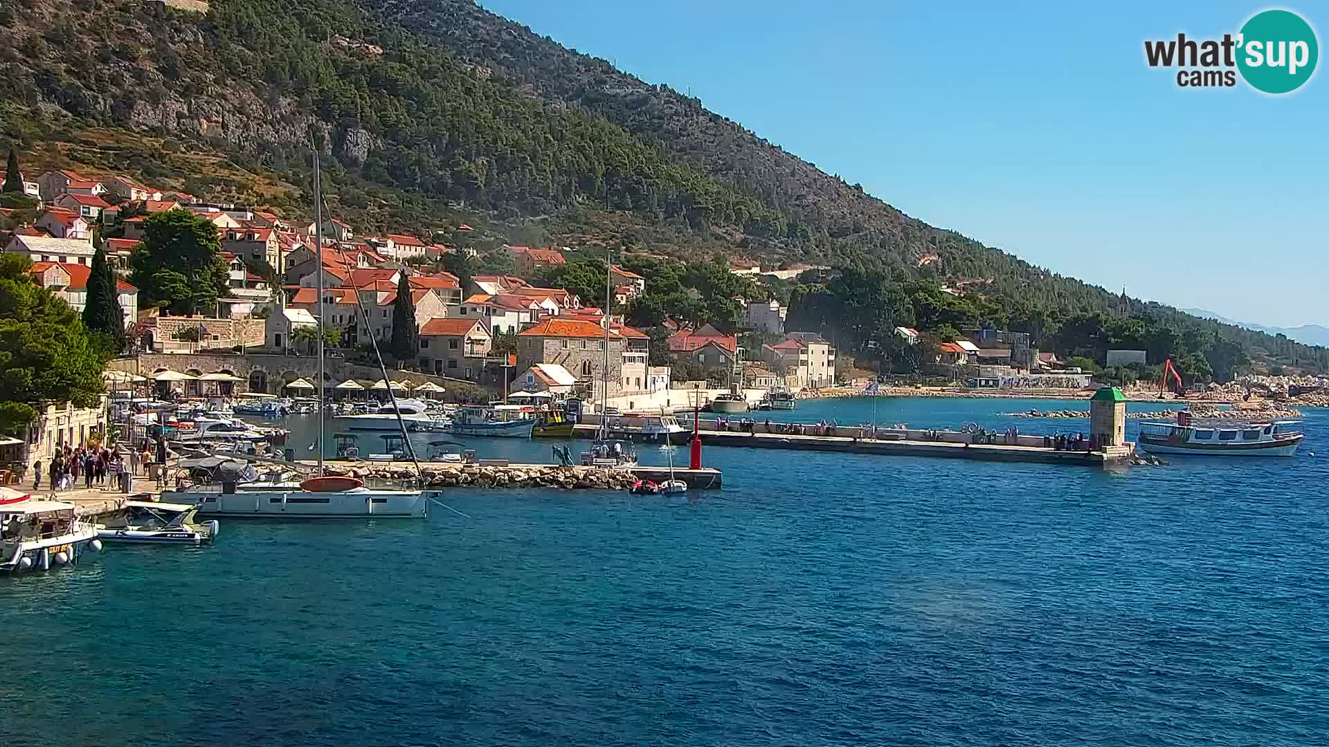 Webcam Bol Centro e Marina – Vista live dal porto di Bol