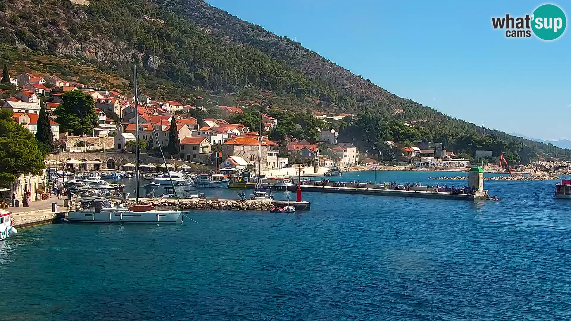Webcam Bol Centro e Marina – Vista live dal porto di Bol