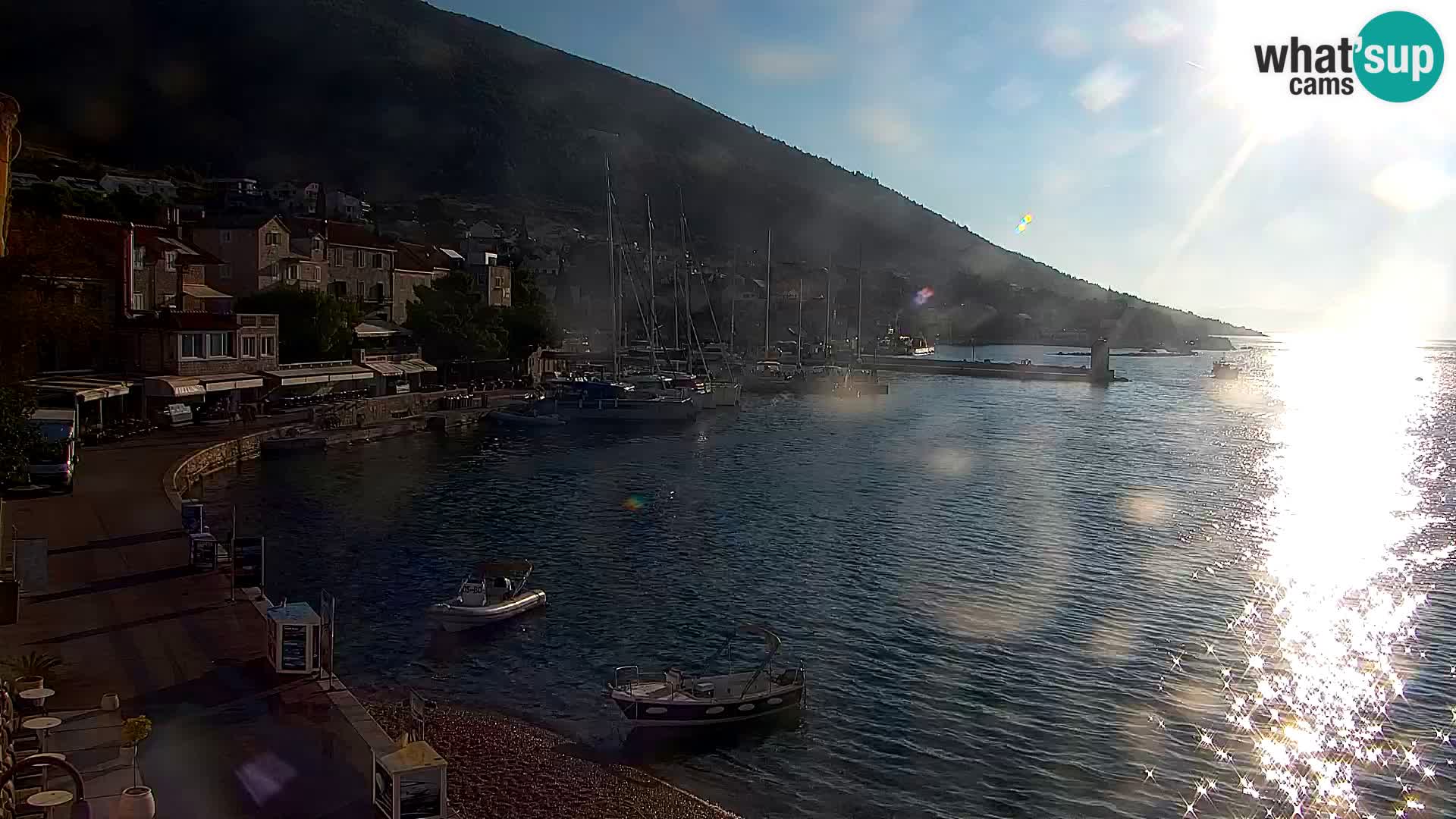 Webcam Bol Centro e Marina – Vista live dal porto di Bol