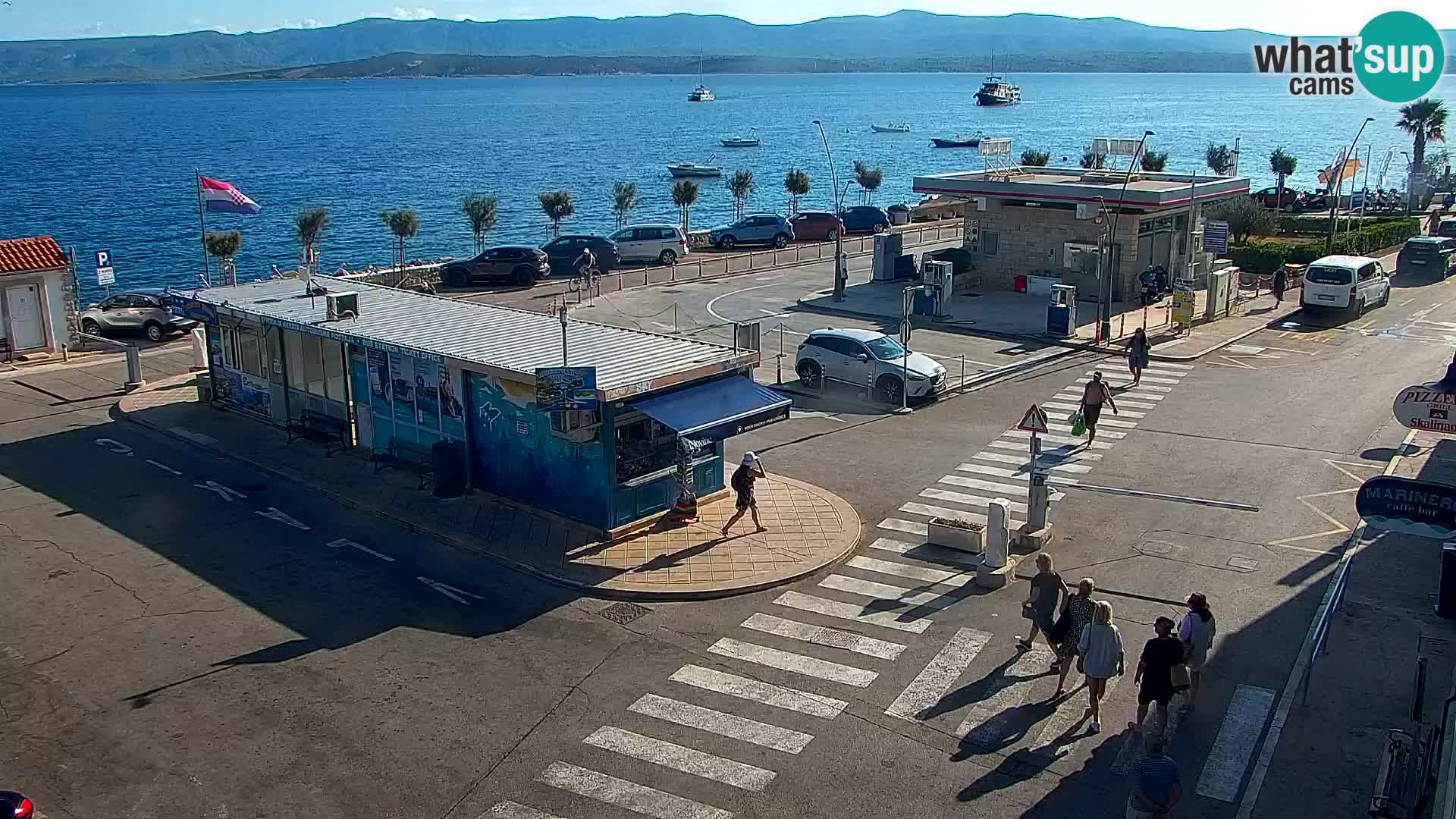 Web kamera Bol – Centar mjesta i marina | Pogled uživo