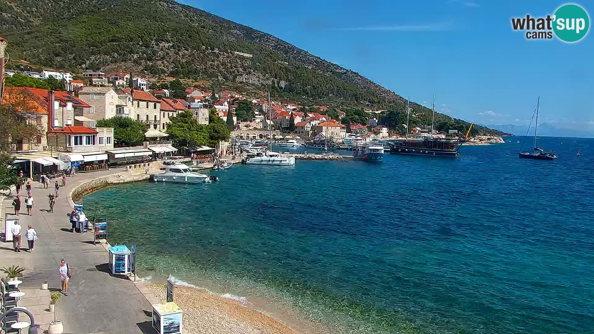 Web kamera Bol – Centar mjesta i marina | Pogled uživo