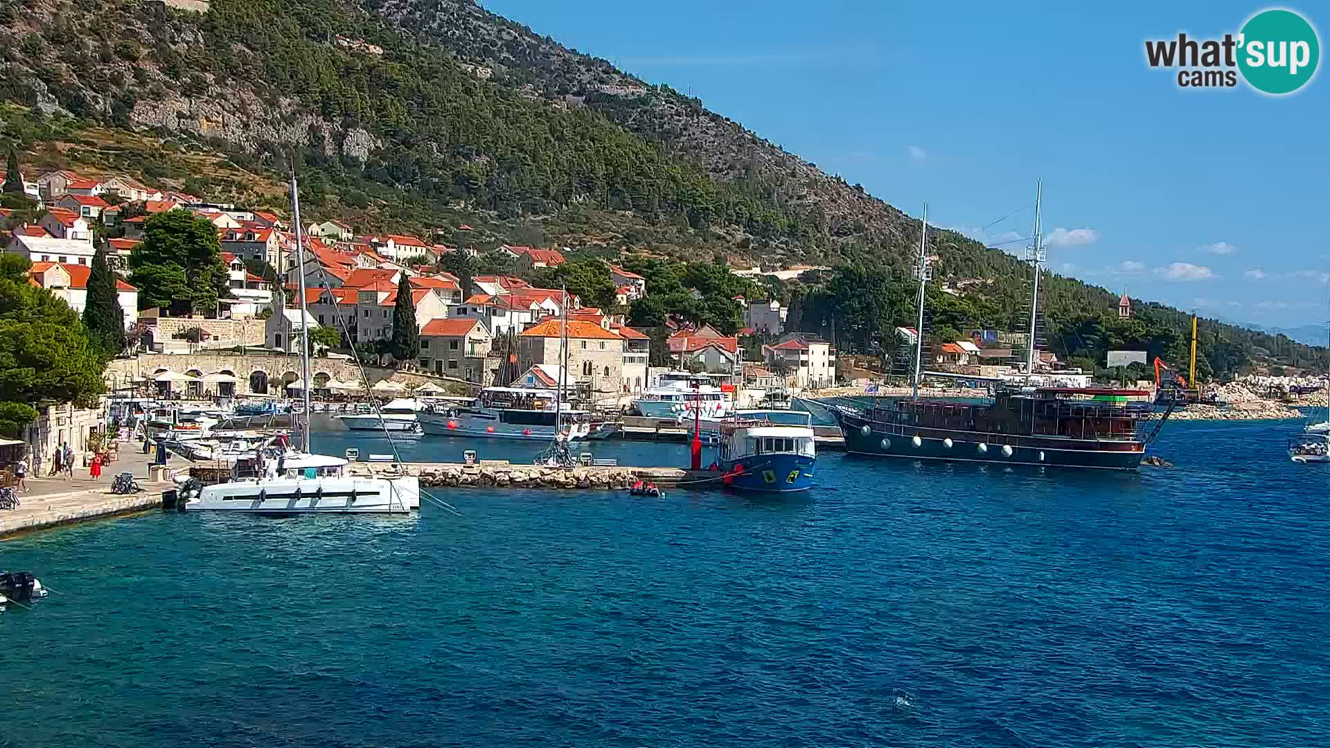 Webcam Bol Centro e Marina – Vista live dal porto di Bol