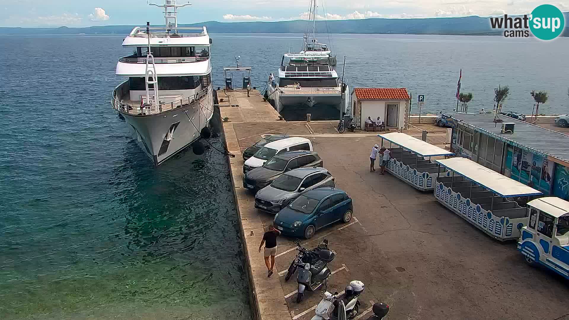 Webcam Bol Centro e Marina – Vista live dal porto di Bol