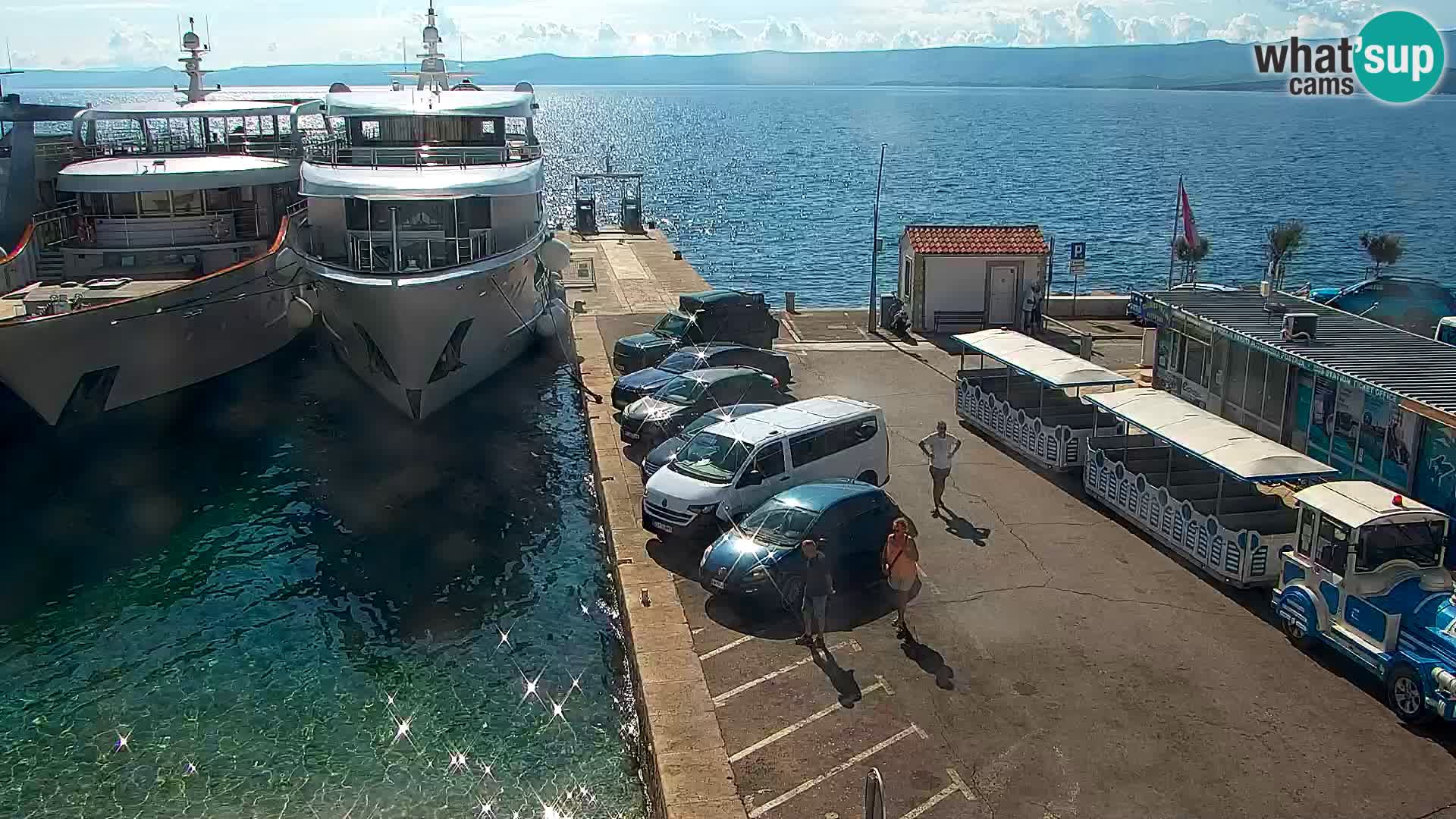 Web kamera Bol – Centar mjesta i marina | Pogled uživo