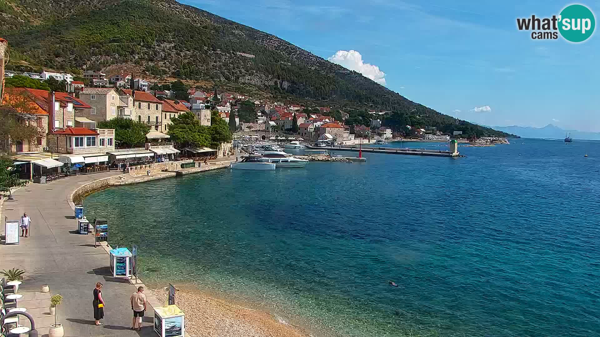 Web kamera Bol – Centar mjesta i marina | Pogled uživo