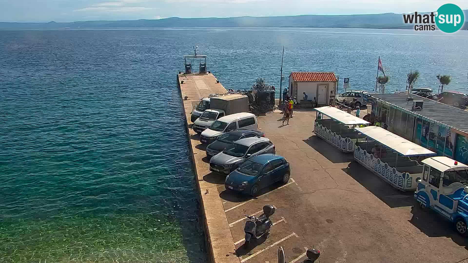 Web kamera Bol – Centar mjesta i marina | Pogled uživo
