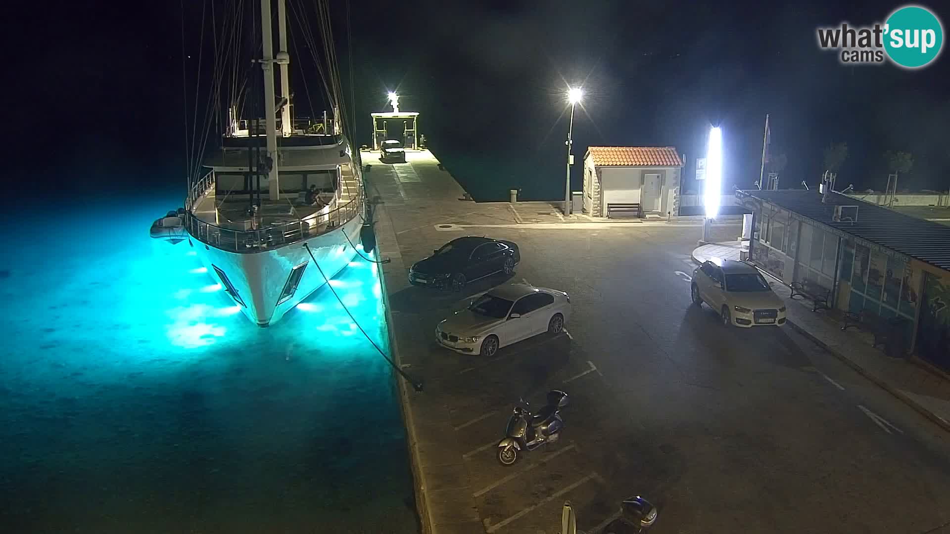 Webcam Bol Centro e Marina – Vista live dal porto di Bol