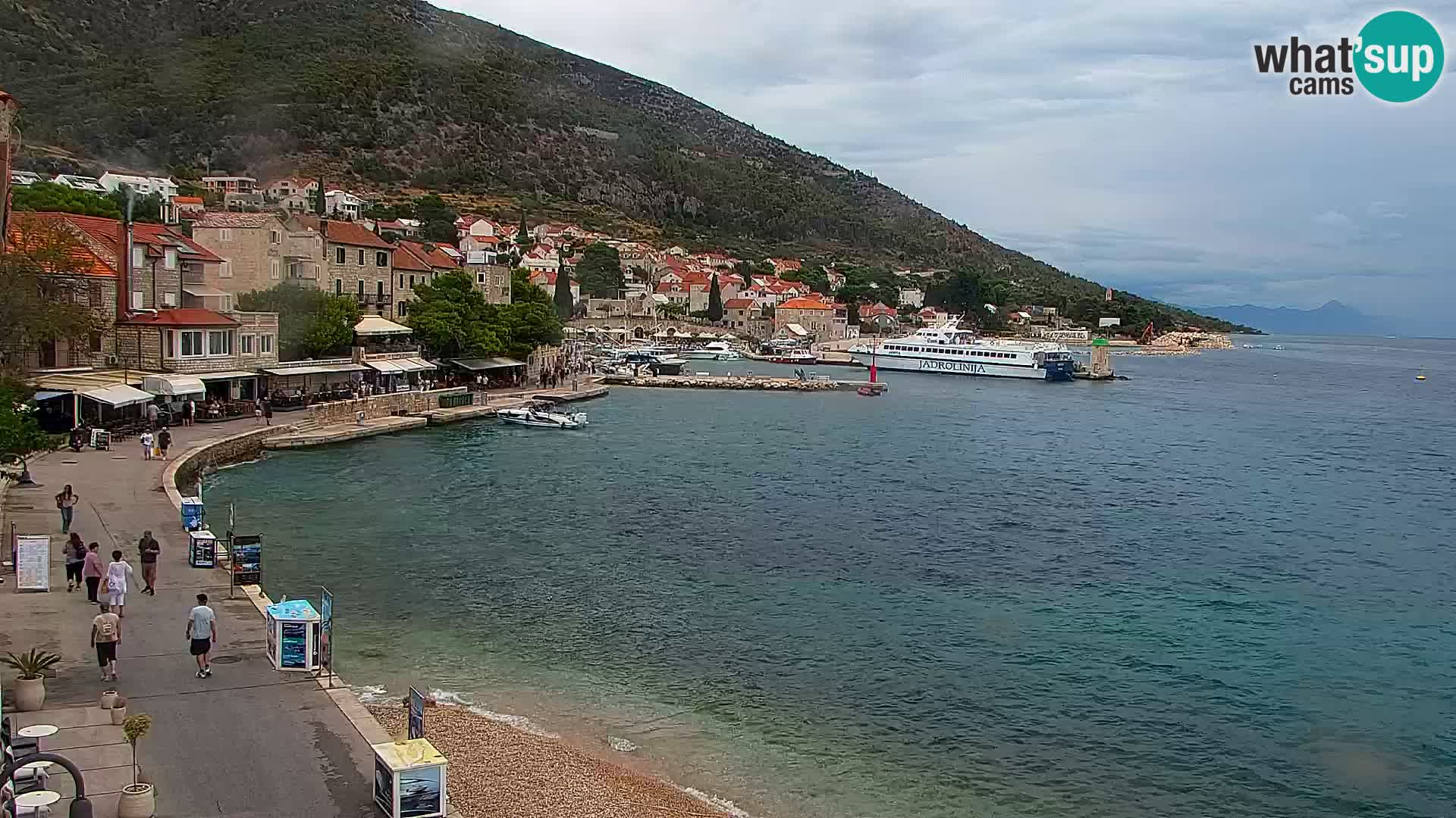 Web kamera Bol – Centar mjesta i marina | Pogled uživo