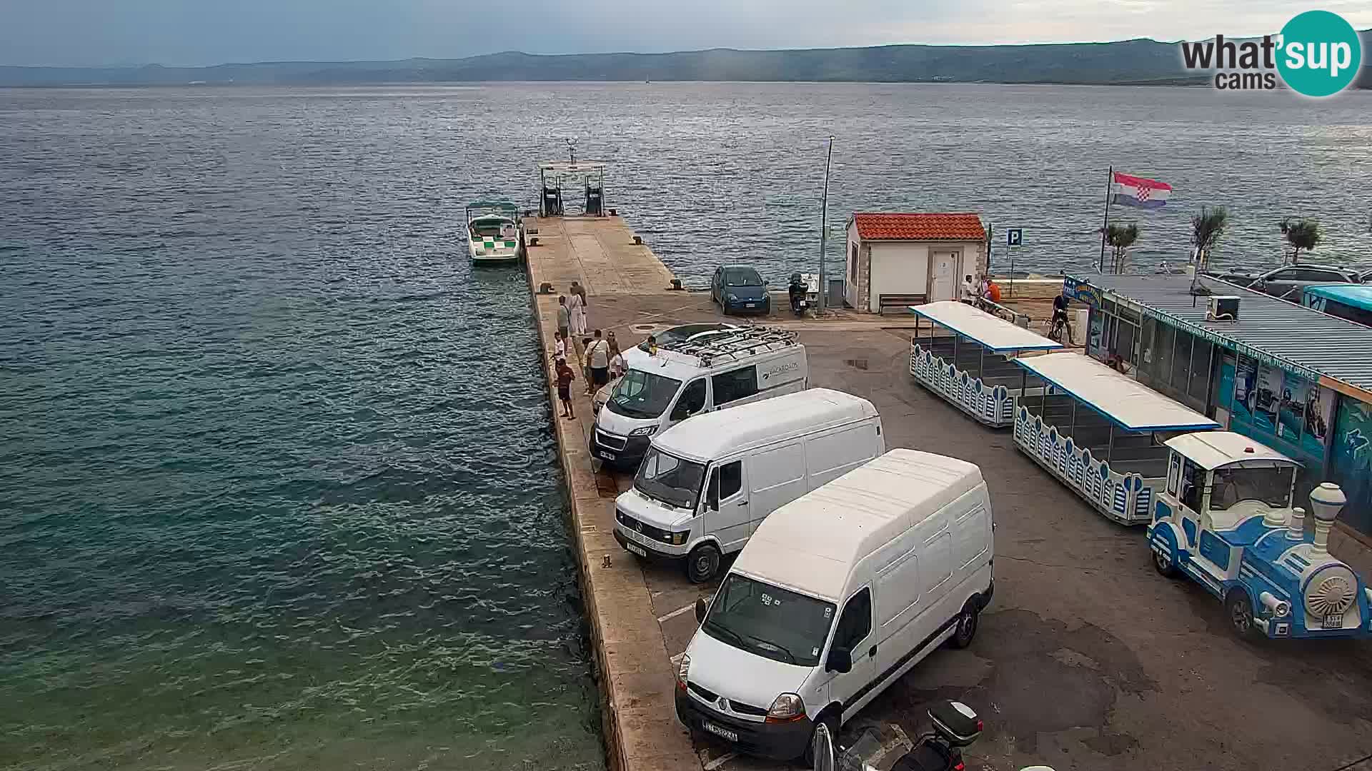 Web kamera Bol – Centar mjesta i marina | Pogled uživo