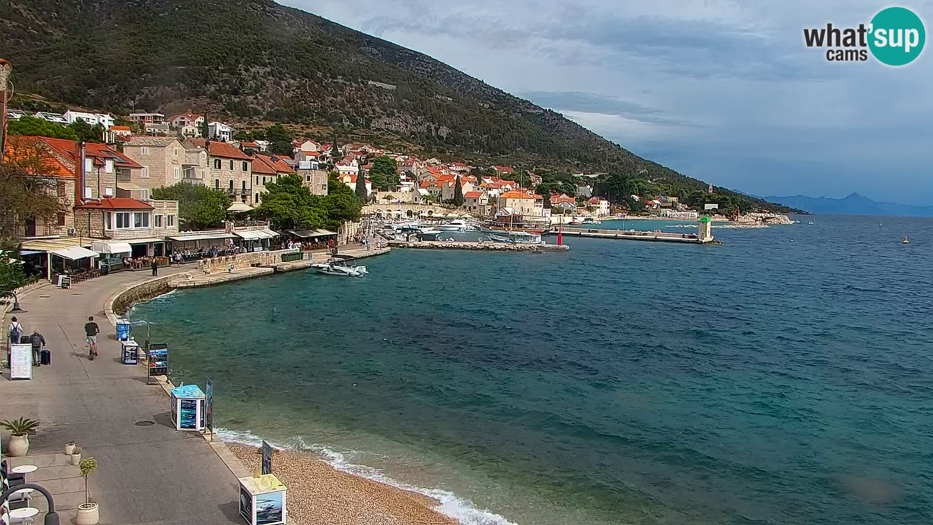 Web kamera Bol – Centar mjesta i marina | Pogled uživo