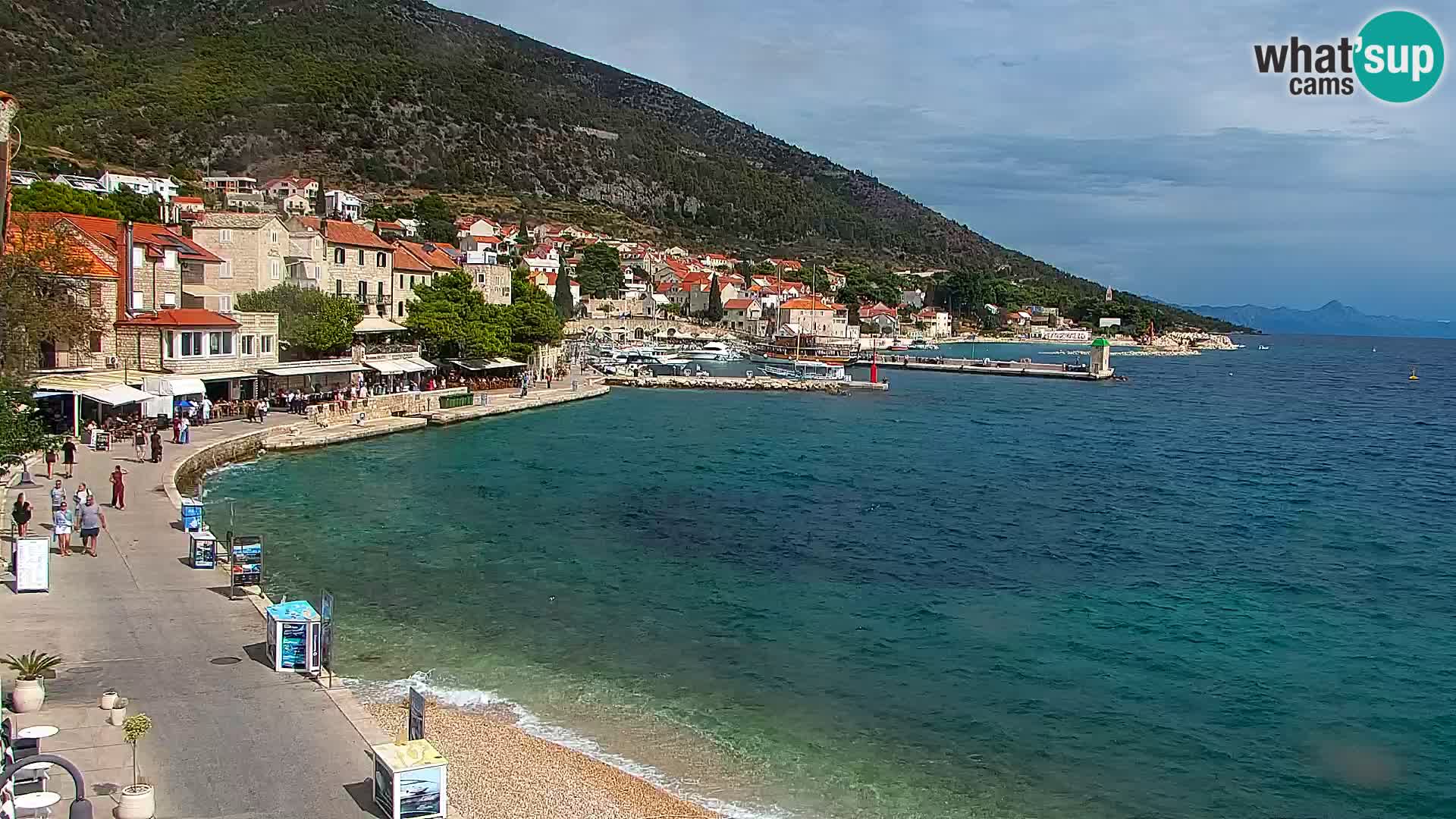 Web kamera Bol – Centar mjesta i marina | Pogled uživo