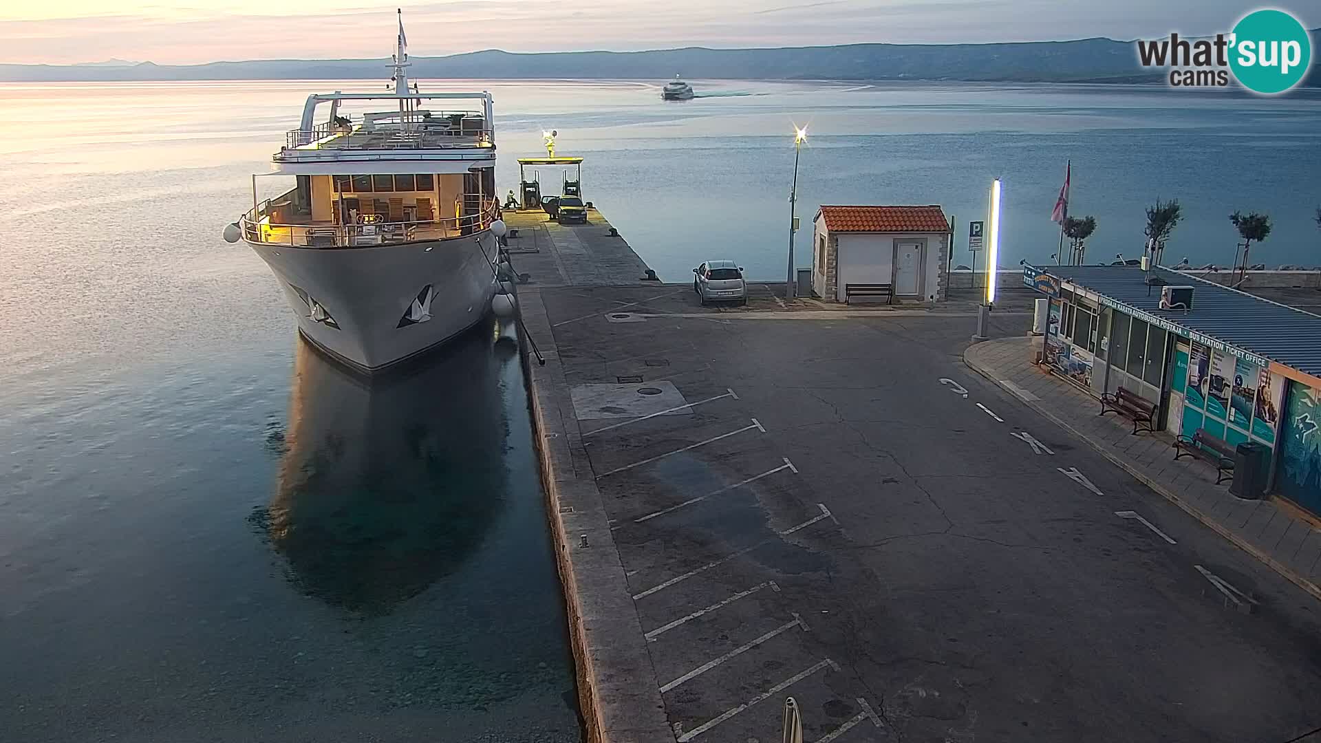Webcam Bol Centro e Marina – Vista live dal porto di Bol