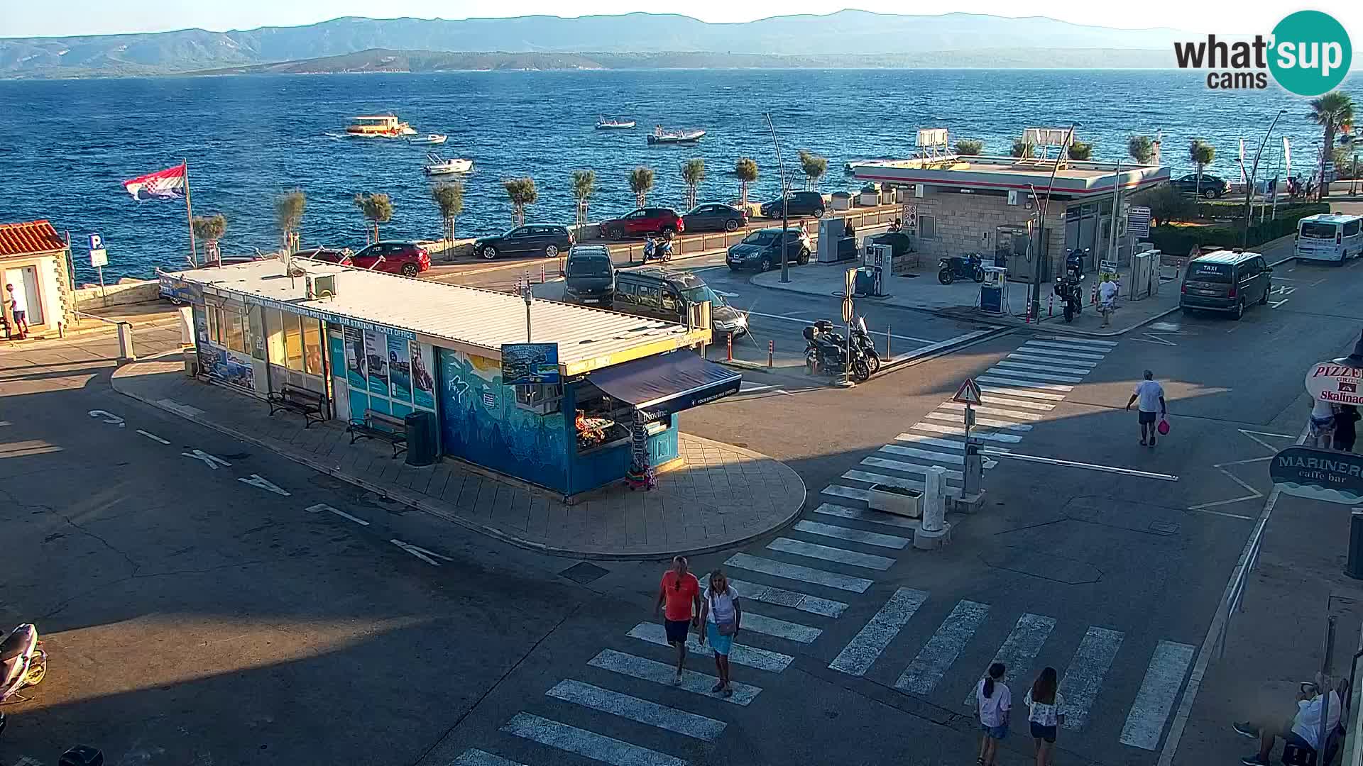 Web kamera Bol – Centar mjesta i marina | Pogled uživo