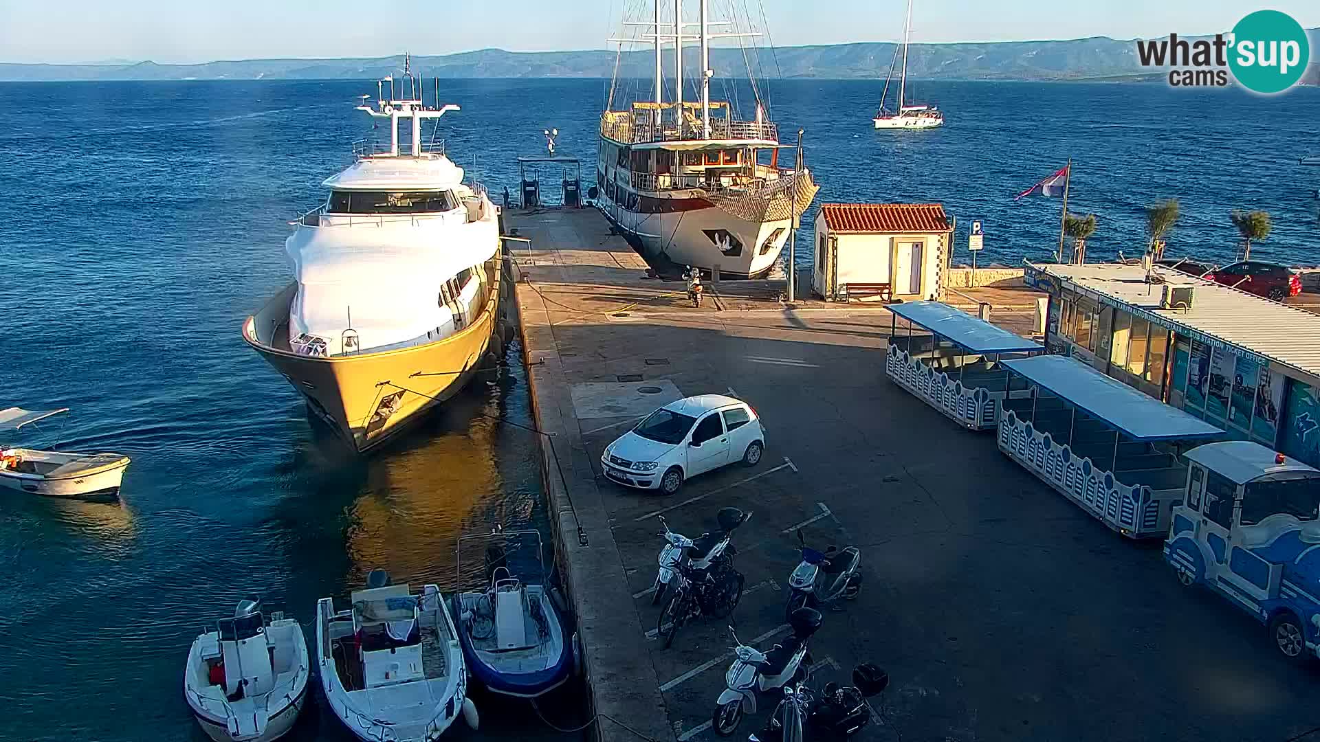 Webcam Bol Hafen & Ortszentrum – Liveblick aus Bol auf der Insel Brač