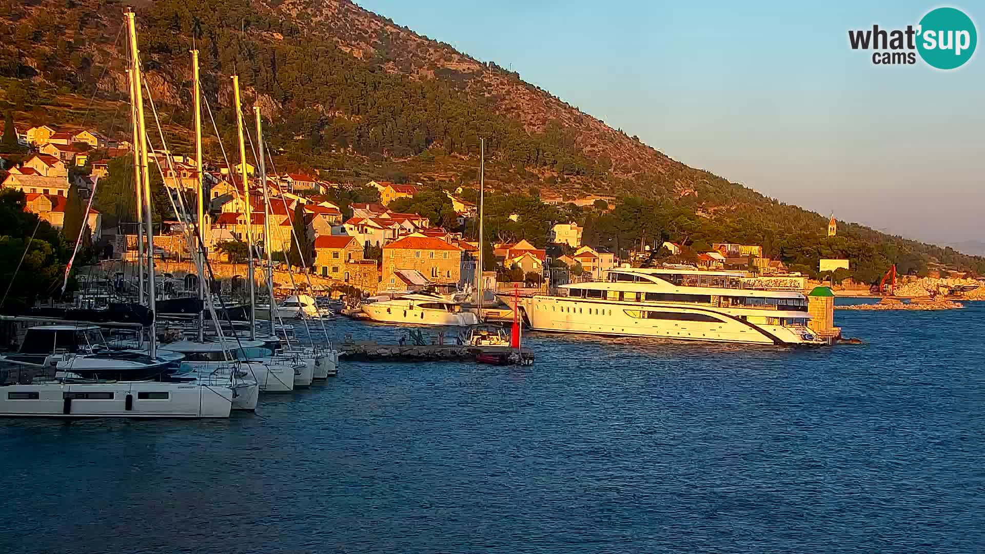 Webcam Bol Town Center & Marina – Live View from Bol, Brač