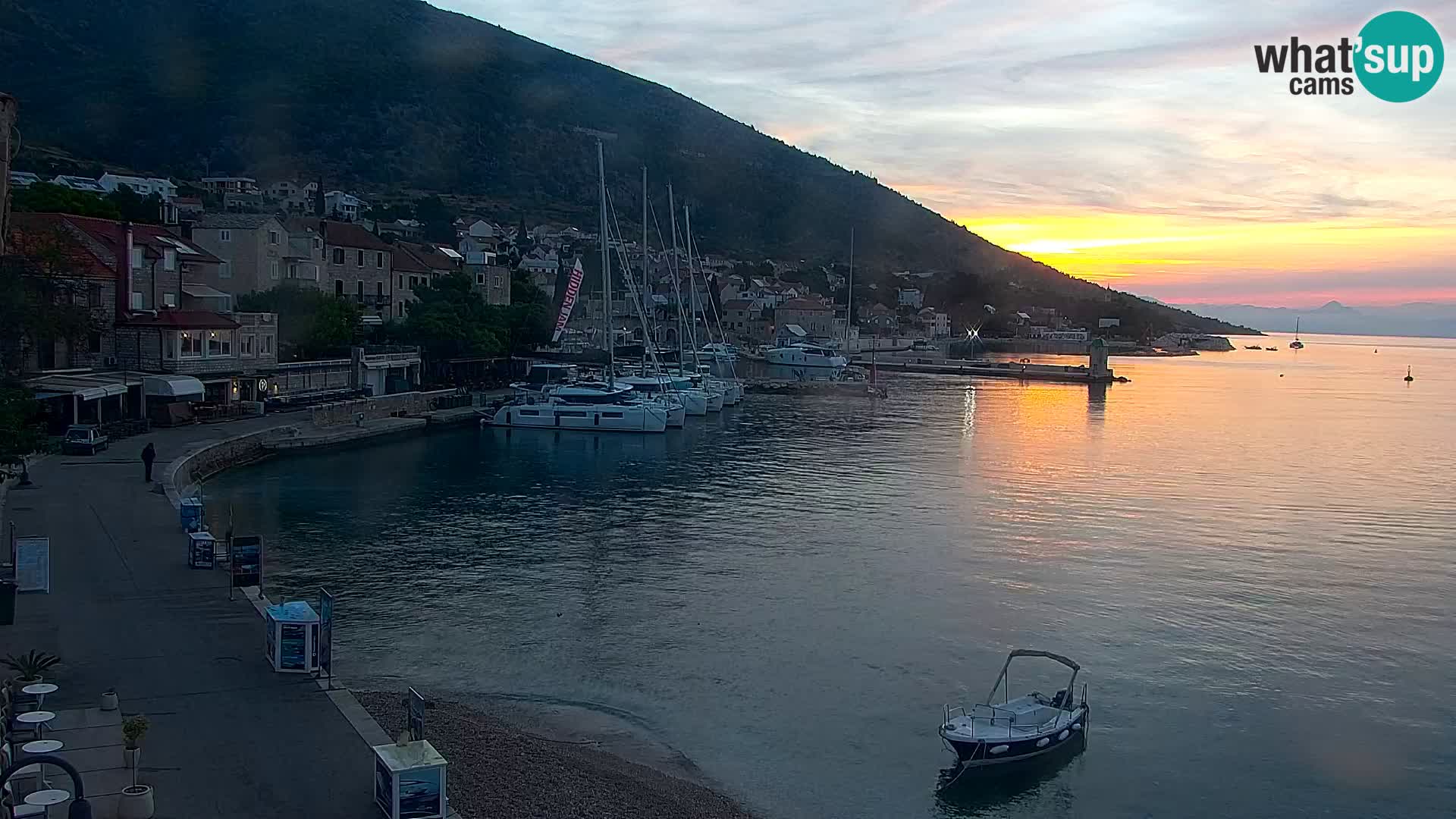 Webcam Bol Town Center & Marina – Live View from Bol, Brač