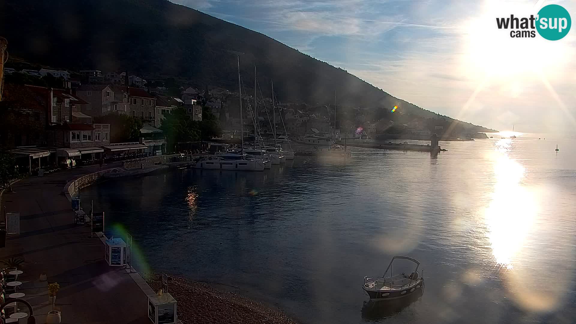 Webcam Bol Centro e Marina – Vista live dal porto di Bol