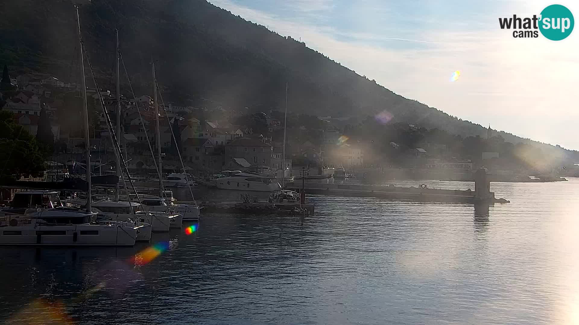 Webcam Bol Hafen & Ortszentrum – Liveblick aus Bol auf der Insel Brač