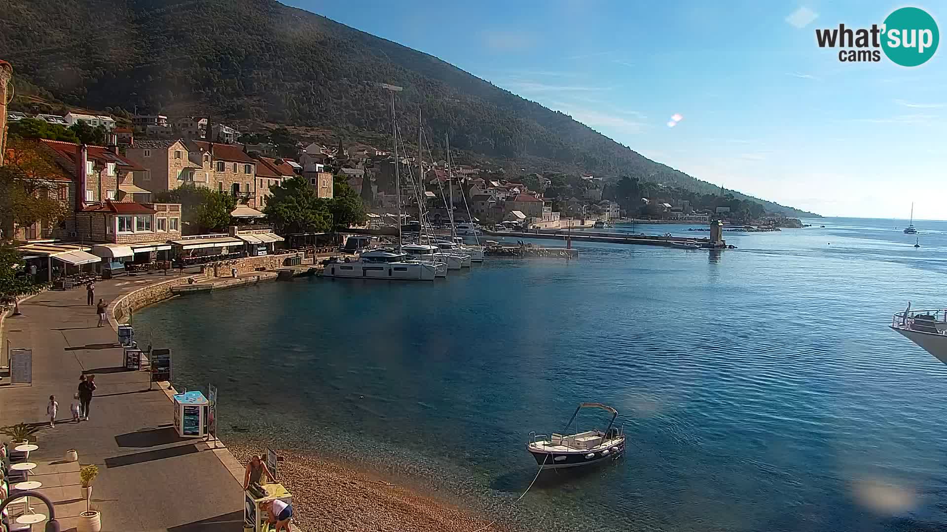 Webcam Bol Centro e Marina – Vista live dal porto di Bol