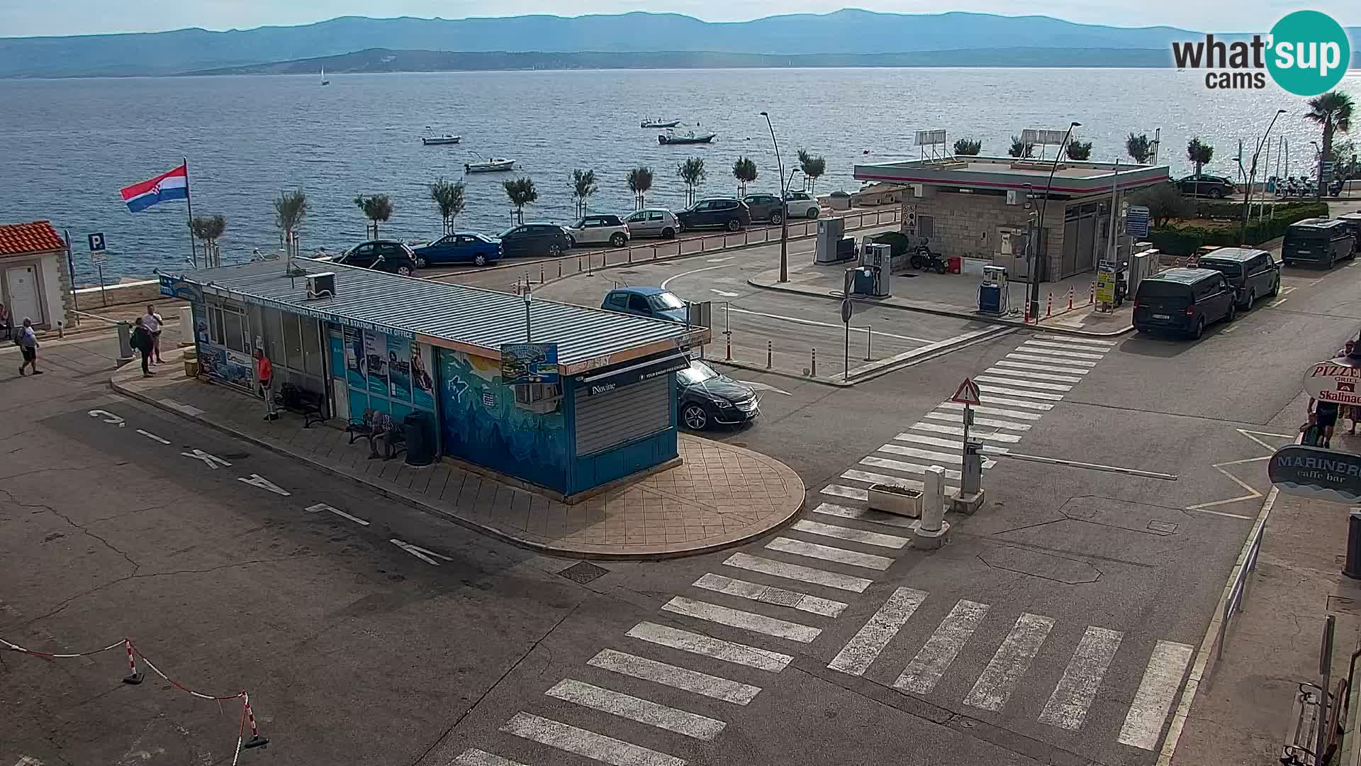Web kamera Bol – Centar mjesta i marina | Pogled uživo