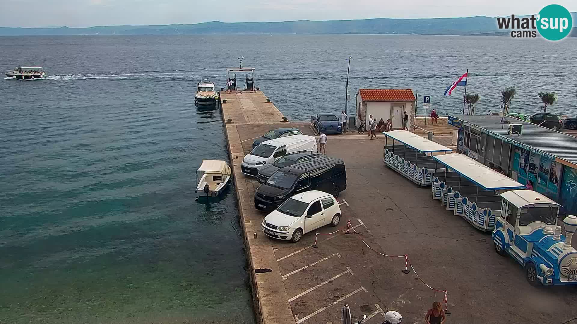 Web kamera Bol – Centar mjesta i marina | Pogled uživo