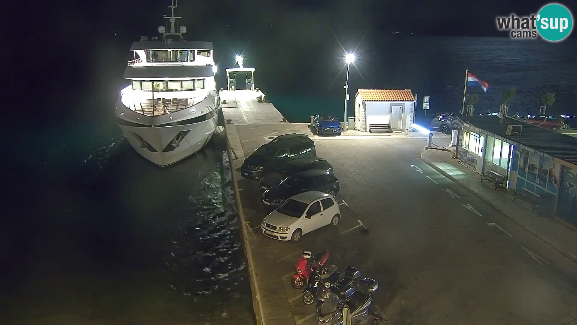 Web kamera Bol – Centar mjesta i marina | Pogled uživo