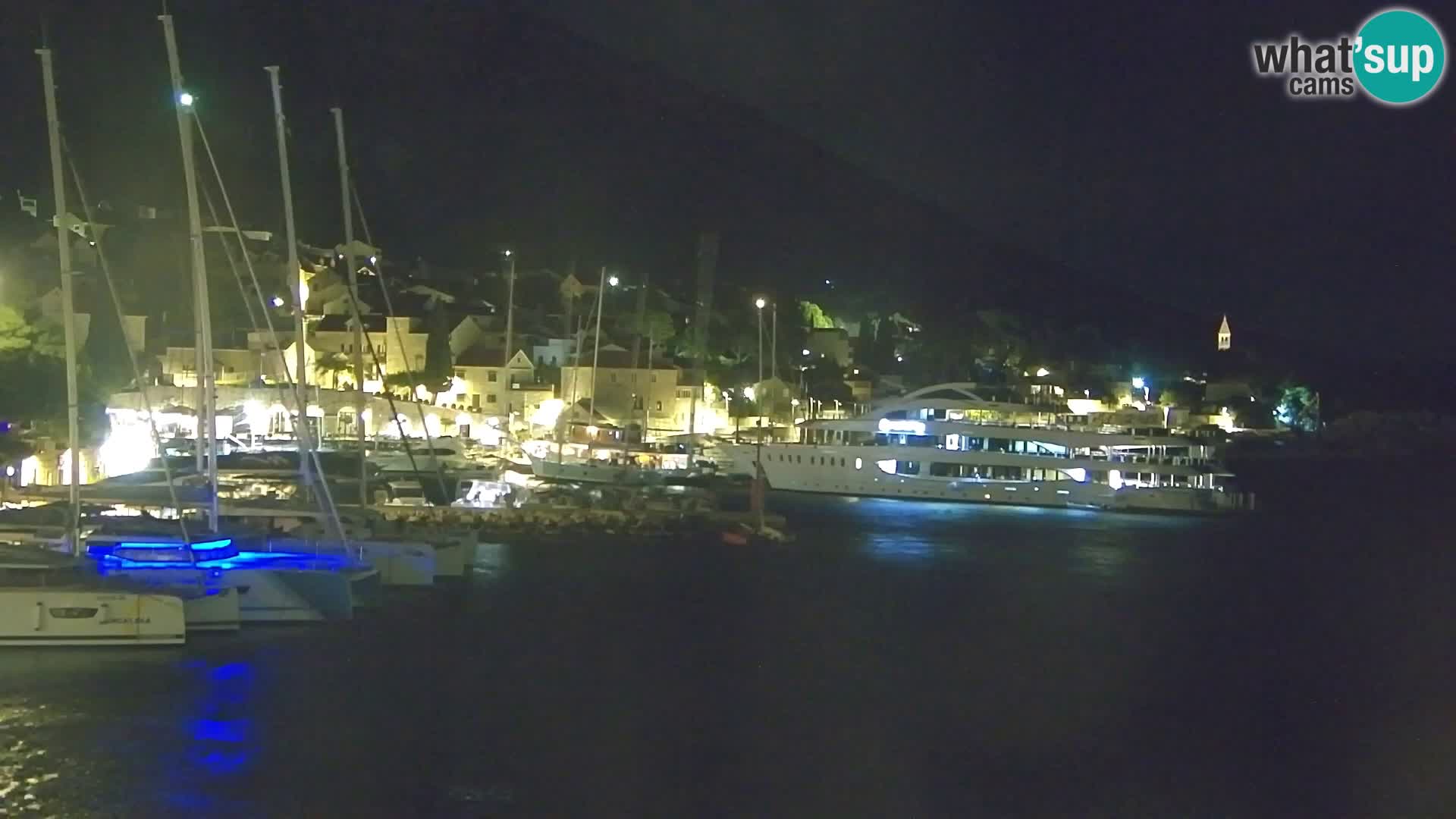 Webcam Bol Centro e Marina – Vista live dal porto di Bol