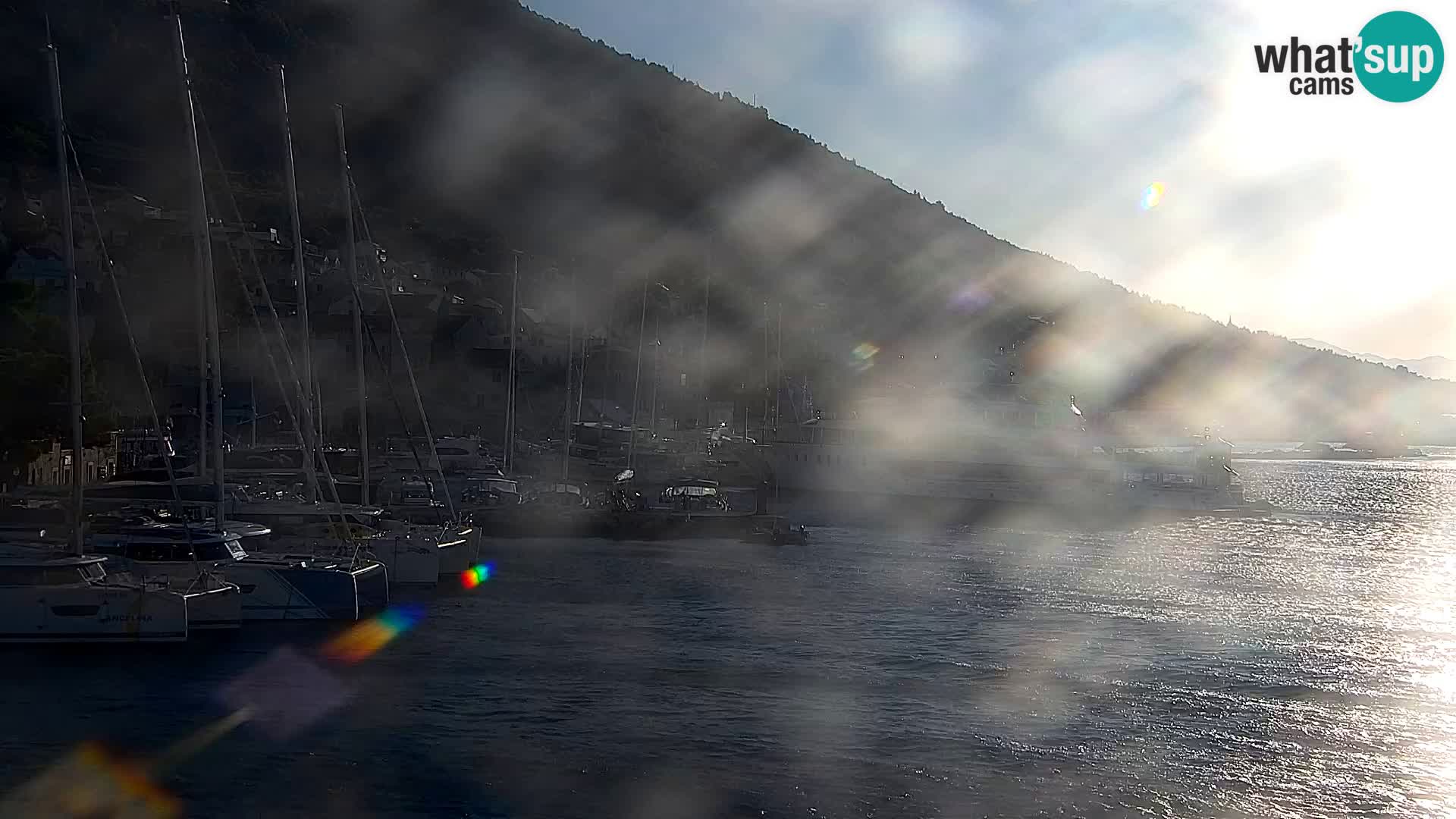 Webcam Bol Centro e Marina – Vista live dal porto di Bol
