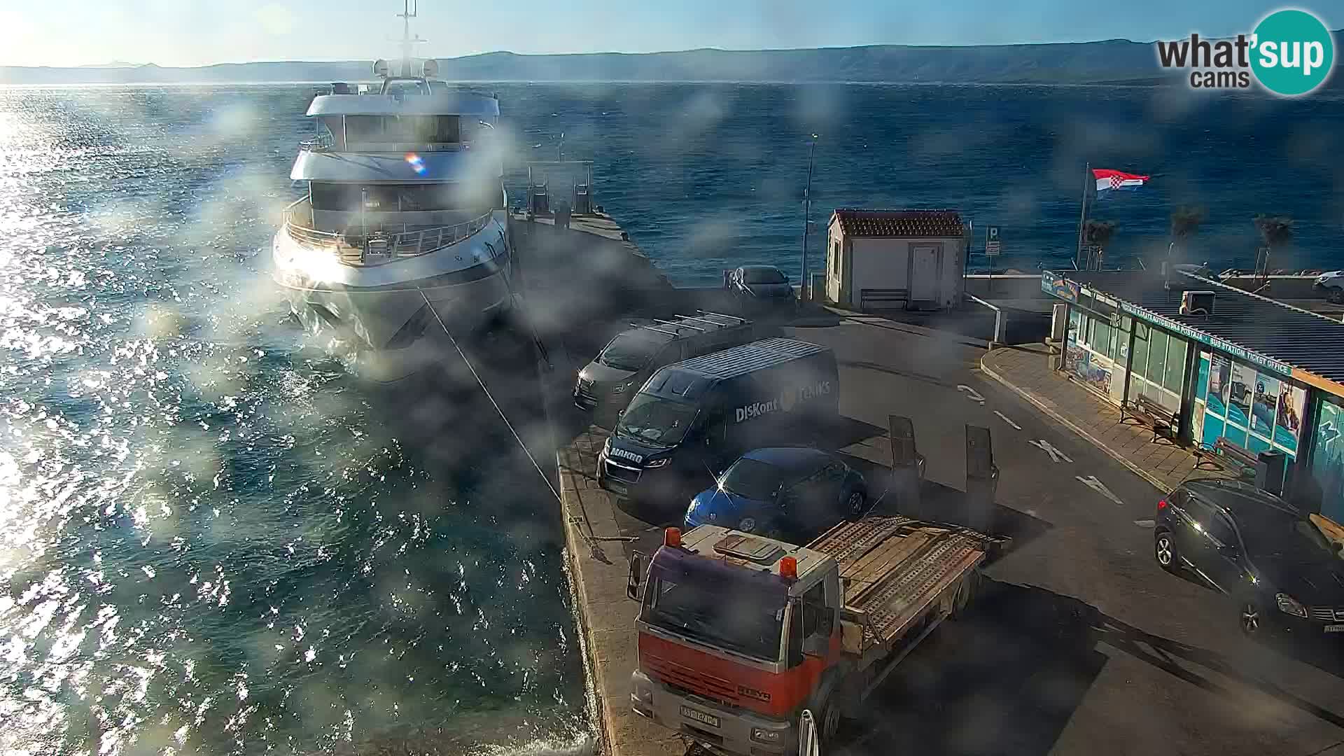 Webcam Bol Centro e Marina – Vista live dal porto di Bol