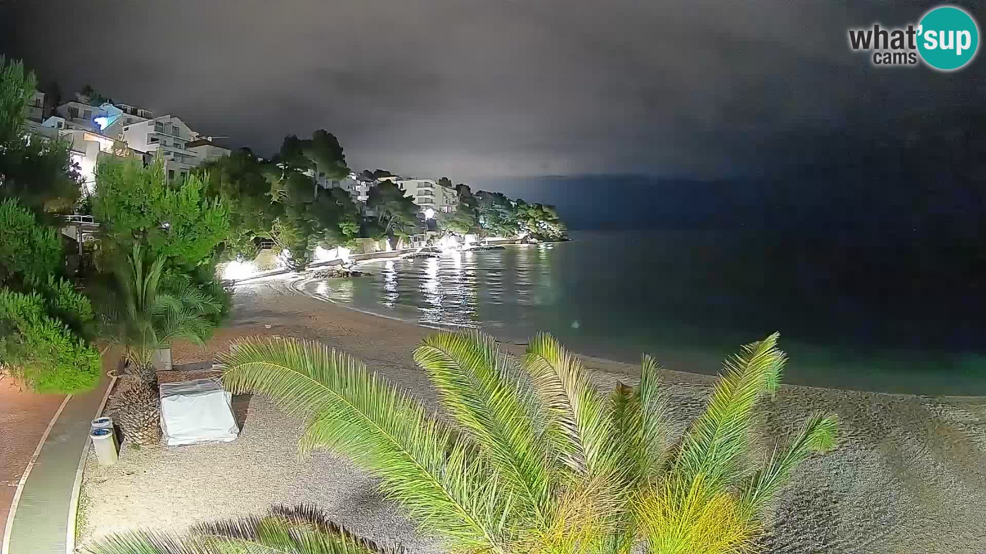 Spletna kamera Plaža Lučica Brela – Pogled v živo na Jadransko obalo