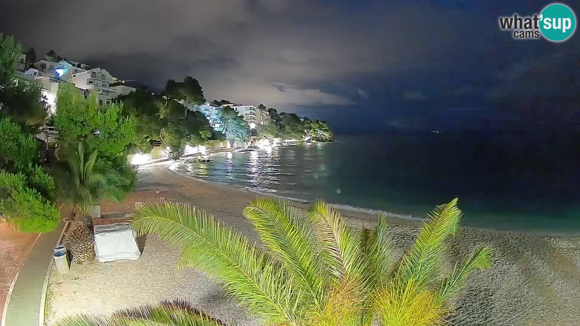 Web kamera Plaža Lučica Brela – Pogled uživo na jadransku obalu