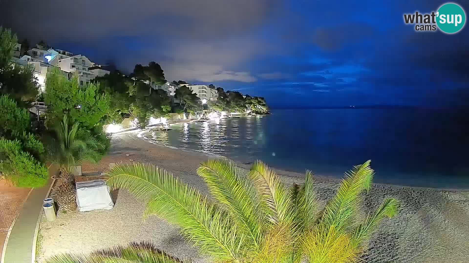 Web kamera Plaža Lučica Brela – Pogled uživo na jadransku obalu