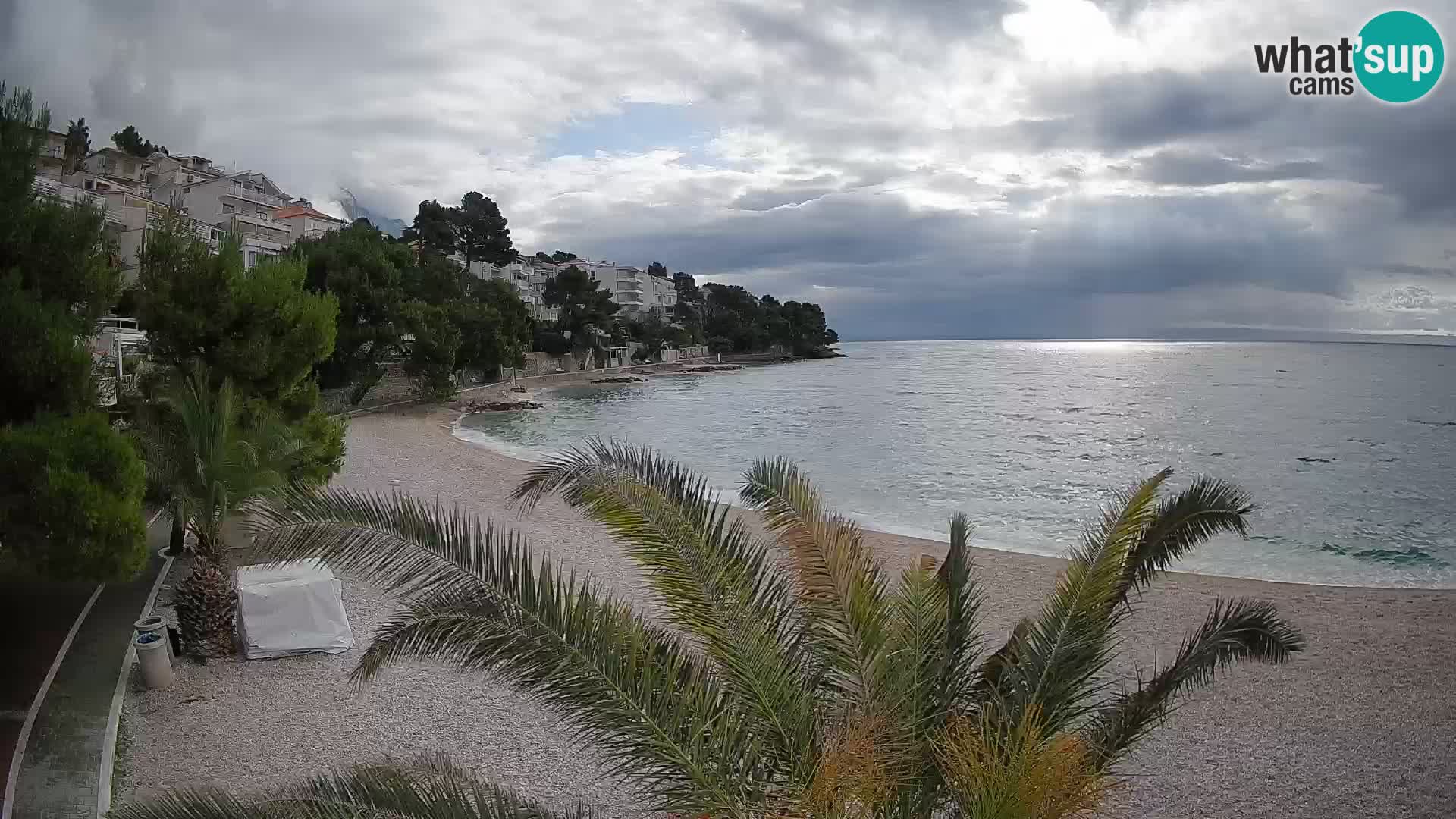 Spletna kamera Plaža Lučica Brela – Pogled v živo na Jadransko obalo