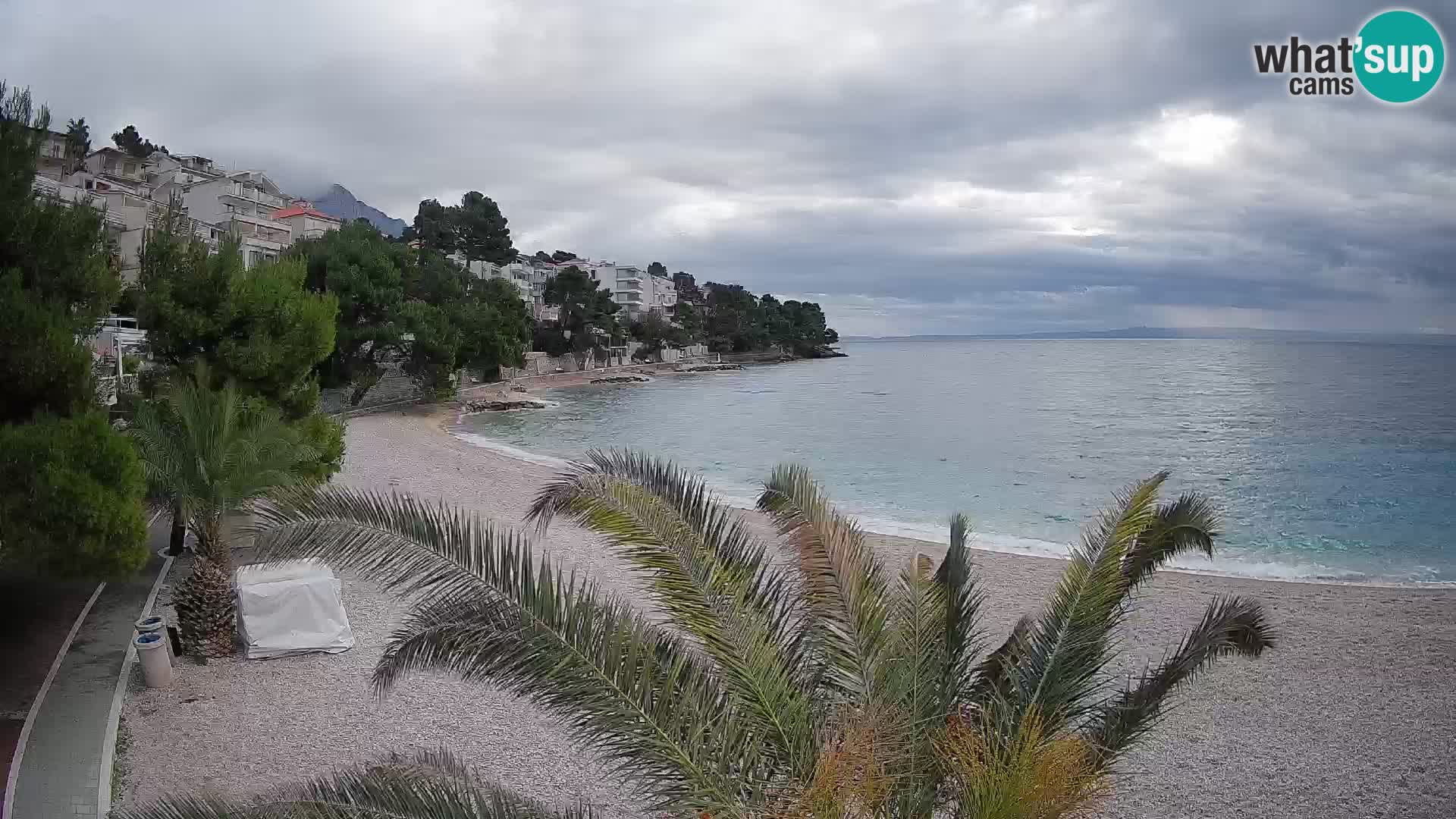 Spletna kamera Plaža Lučica Brela – Pogled v živo na Jadransko obalo