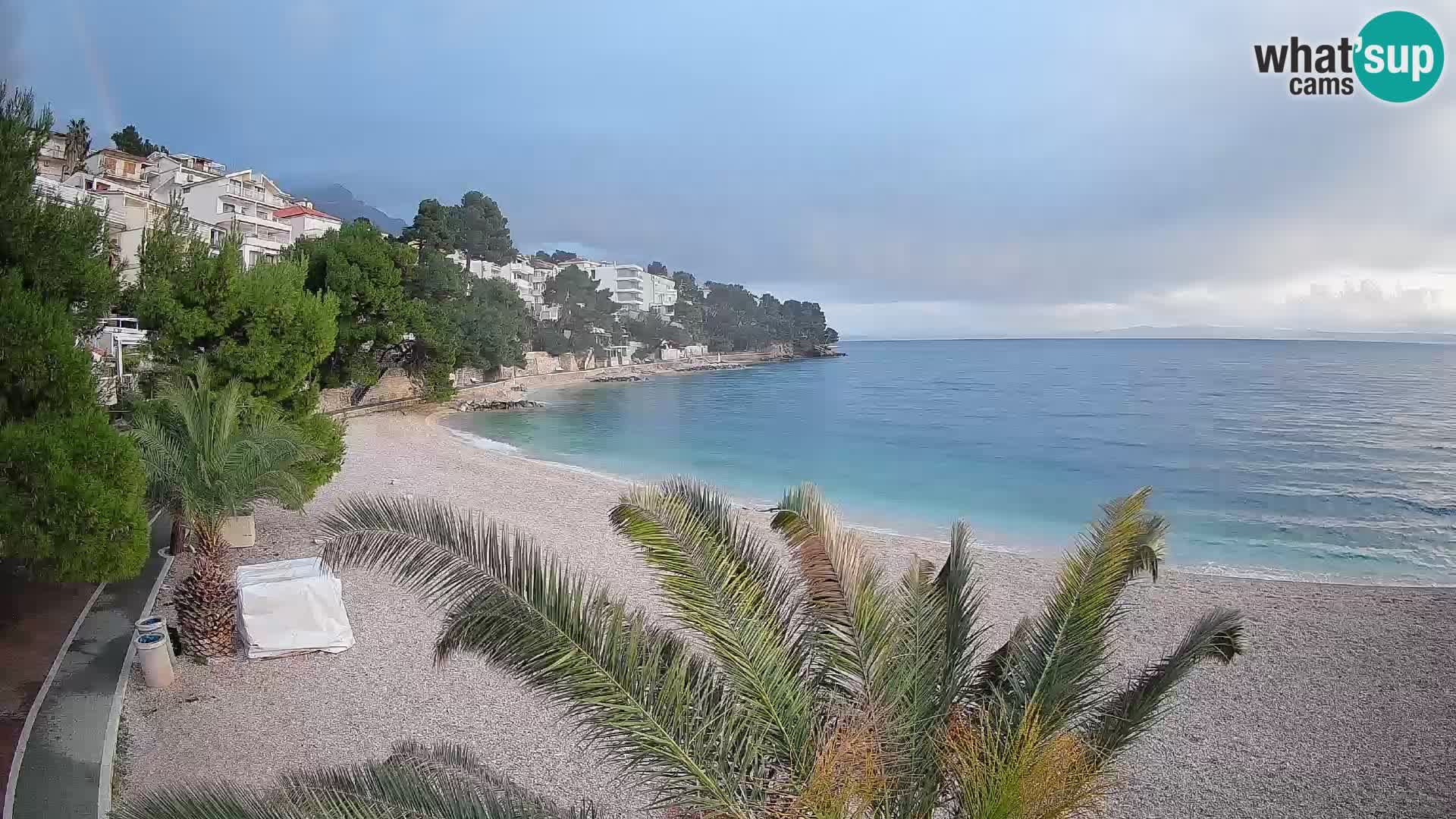 Web kamera Plaža Lučica Brela – Pogled uživo na jadransku obalu