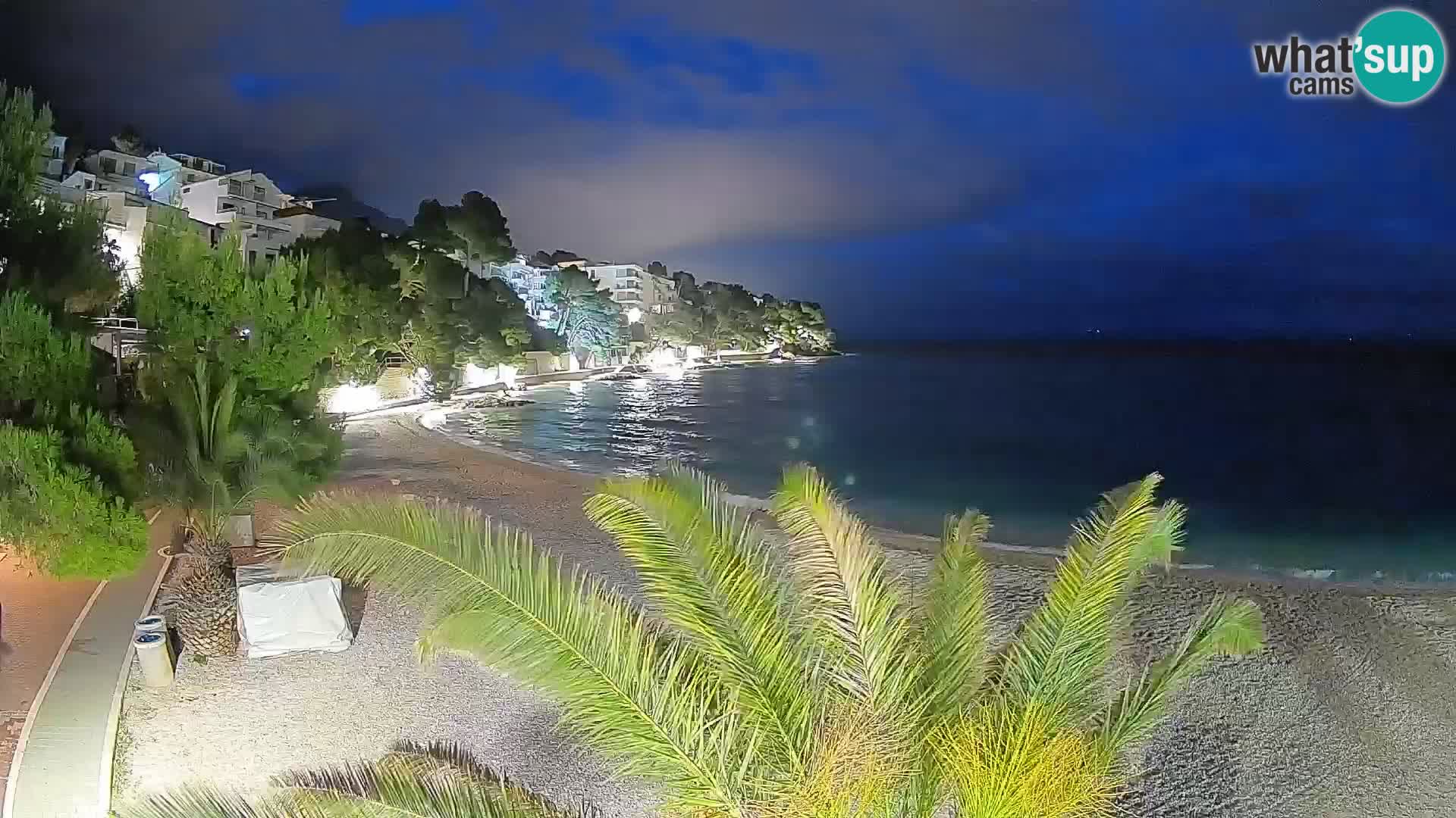 Spletna kamera Plaža Lučica Brela – Pogled v živo na Jadransko obalo