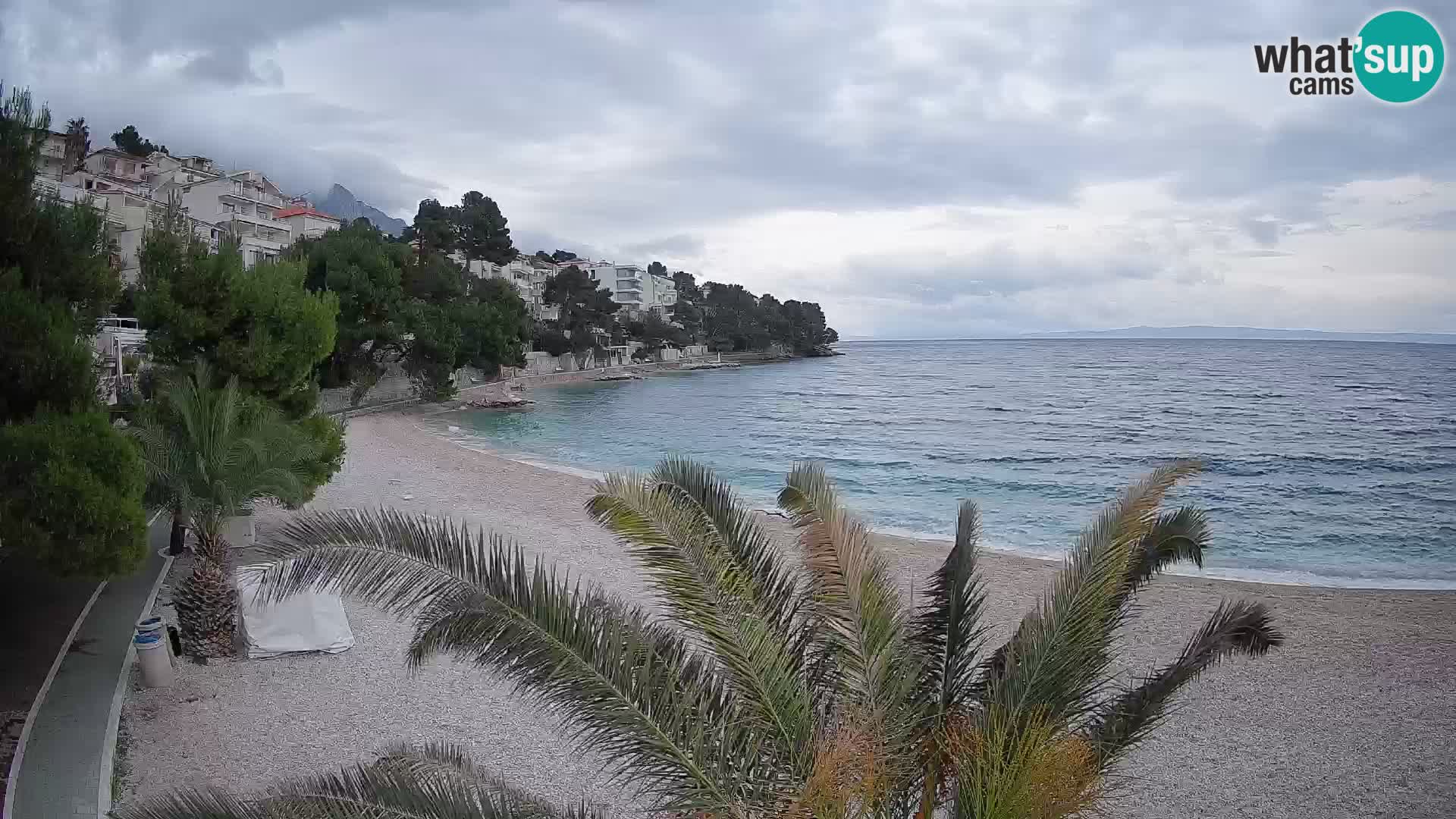 Spletna kamera Plaža Lučica Brela – Pogled v živo na Jadransko obalo