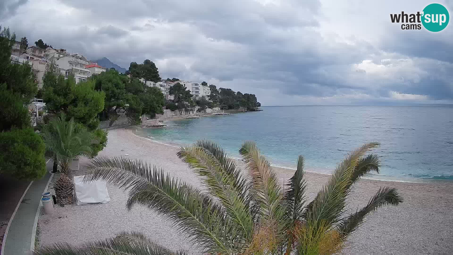 Spletna kamera Plaža Lučica Brela – Pogled v živo na Jadransko obalo