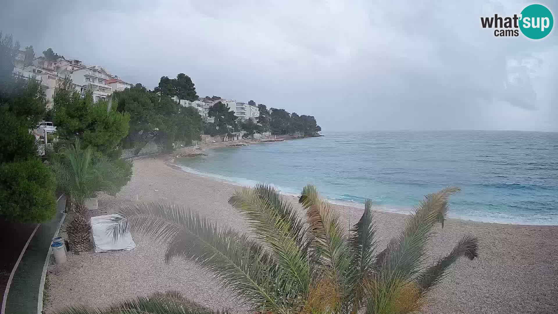 Spletna kamera Plaža Lučica Brela – Pogled v živo na Jadransko obalo