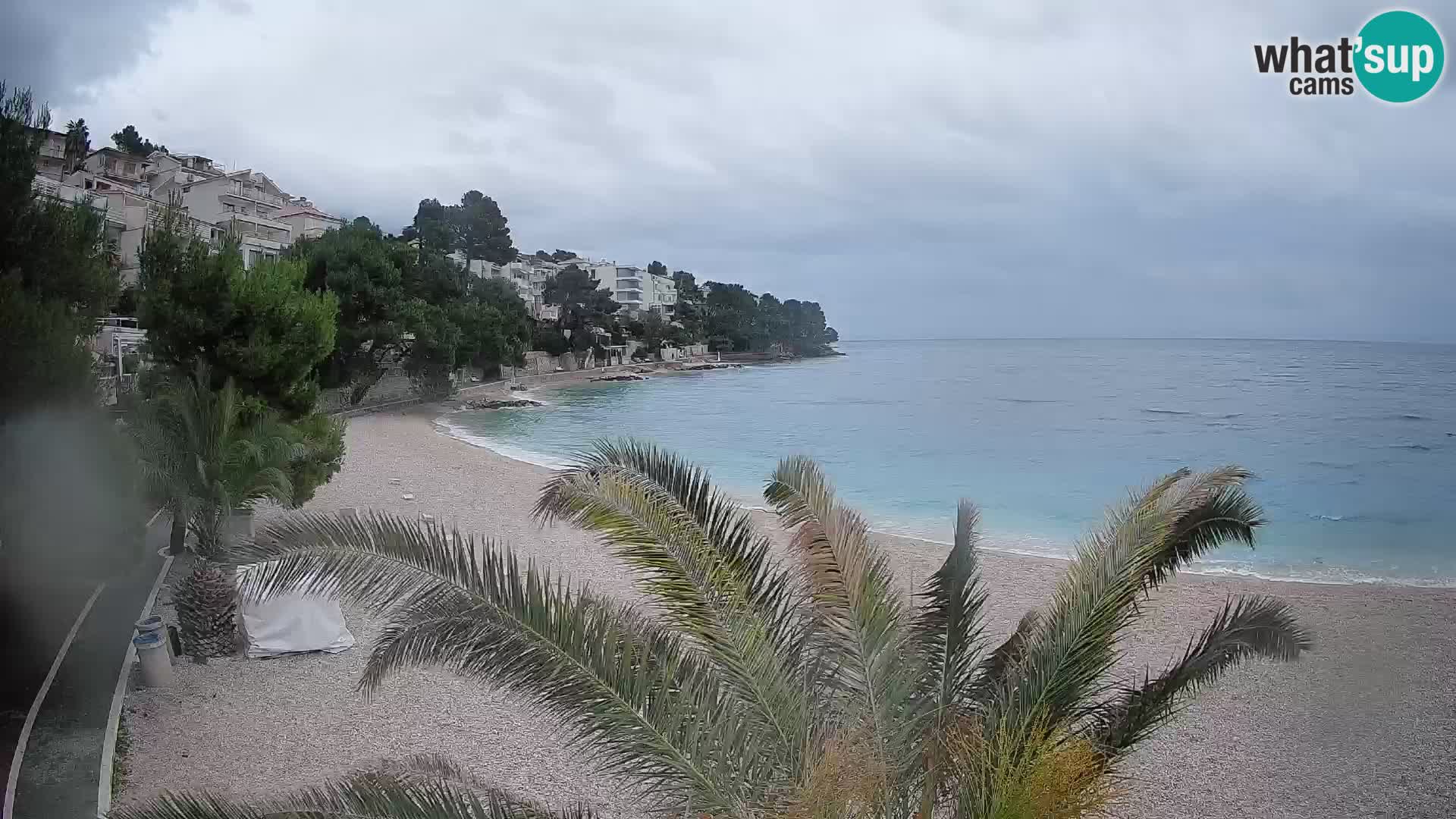 Web kamera Plaža Lučica Brela – Pogled uživo na jadransku obalu