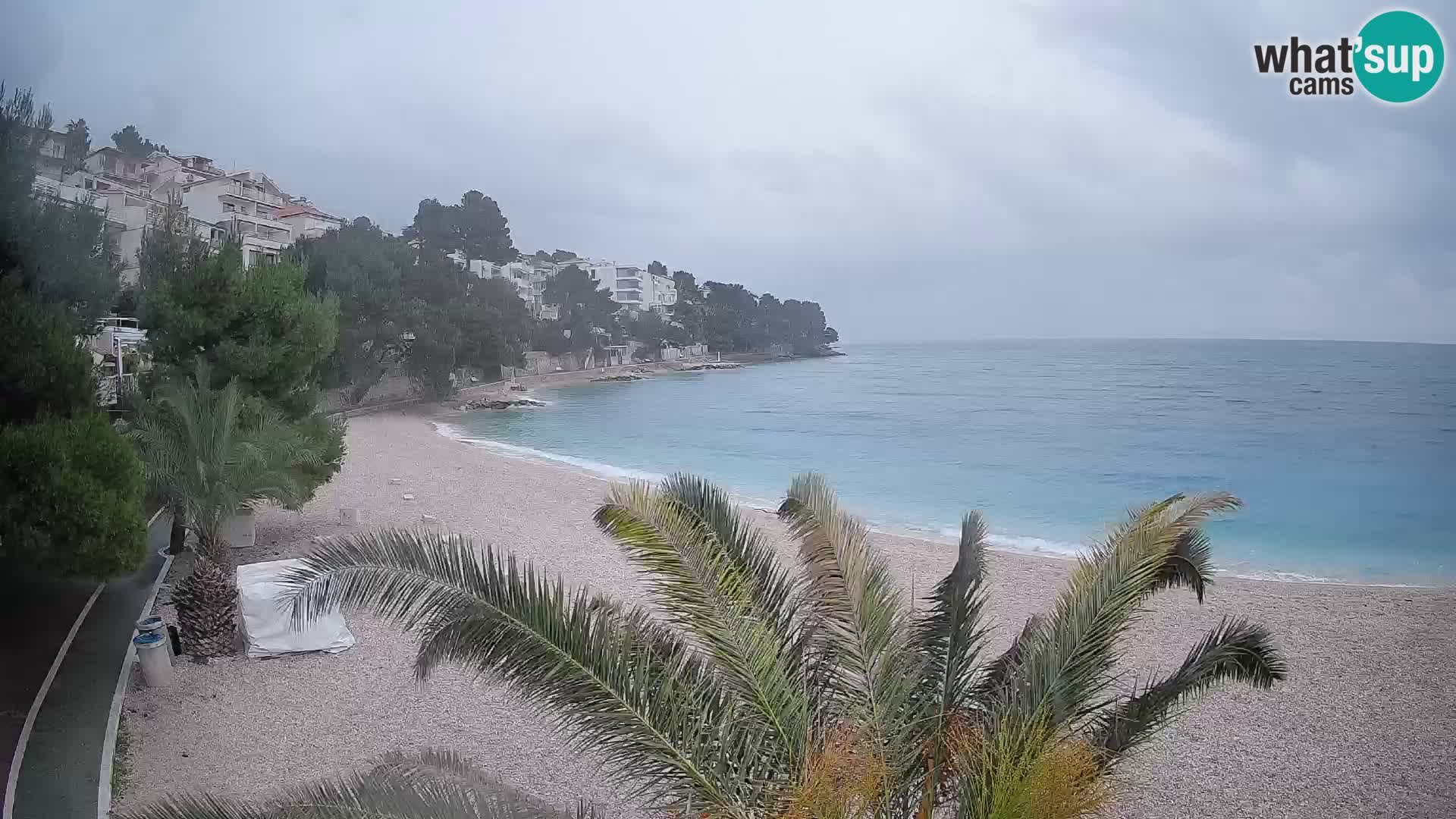 Spletna kamera Plaža Lučica Brela – Pogled v živo na Jadransko obalo