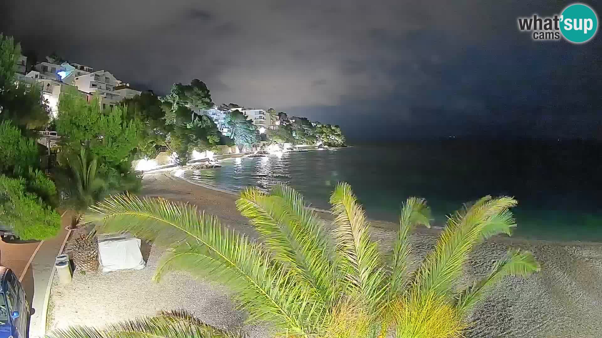 Web kamera Plaža Lučica Brela – Pogled uživo na jadransku obalu