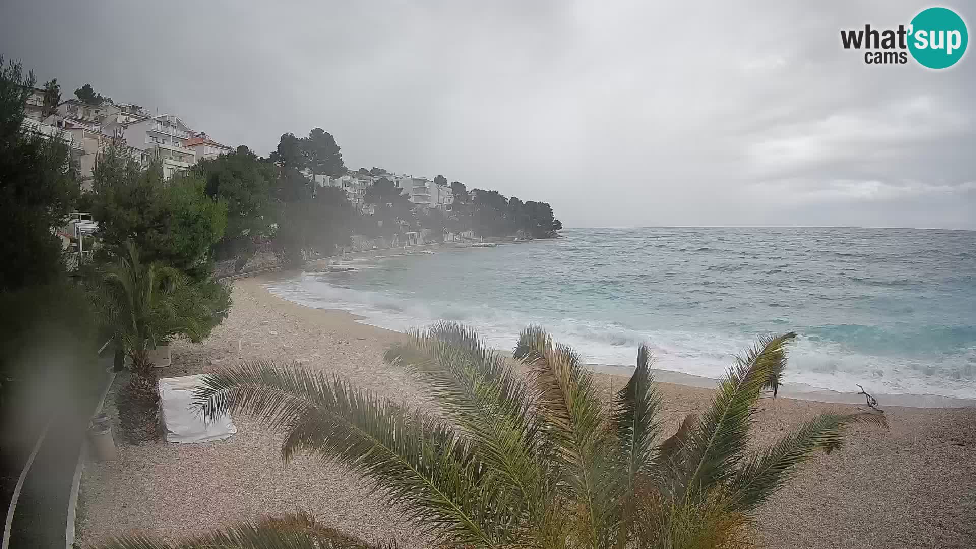 Spletna kamera Plaža Lučica Brela – Pogled v živo na Jadransko obalo