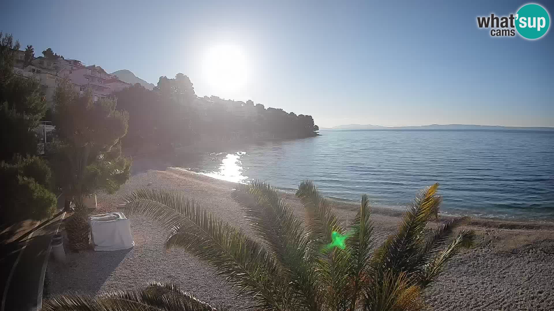 Spletna kamera Plaža Lučica Brela – Pogled v živo na Jadransko obalo