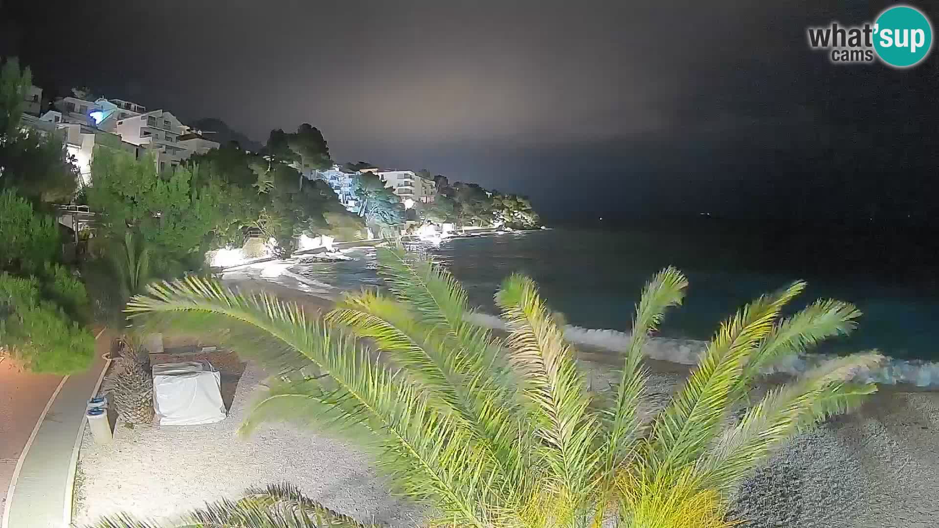 Spletna kamera Plaža Lučica Brela – Pogled v živo na Jadransko obalo