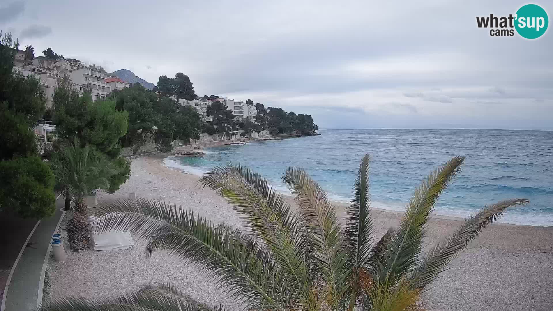 Spletna kamera Plaža Lučica Brela – Pogled v živo na Jadransko obalo