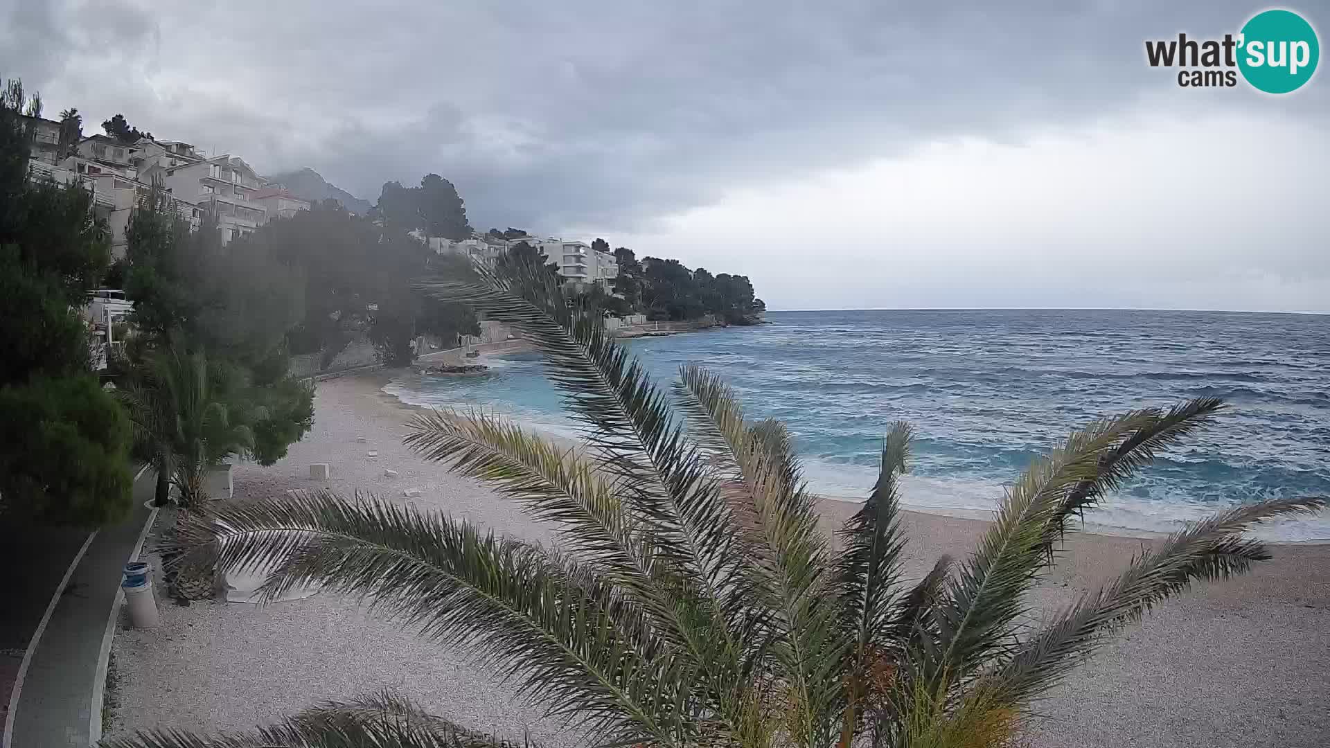 Web kamera Plaža Lučica Brela – Pogled uživo na jadransku obalu