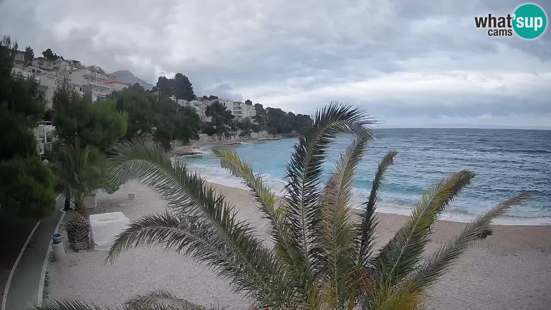 Web kamera Plaža Lučica Brela – Pogled uživo na jadransku obalu