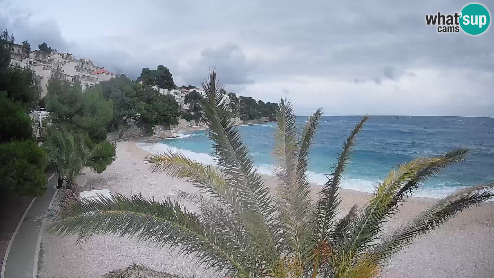 Web kamera Plaža Lučica Brela – Pogled uživo na jadransku obalu